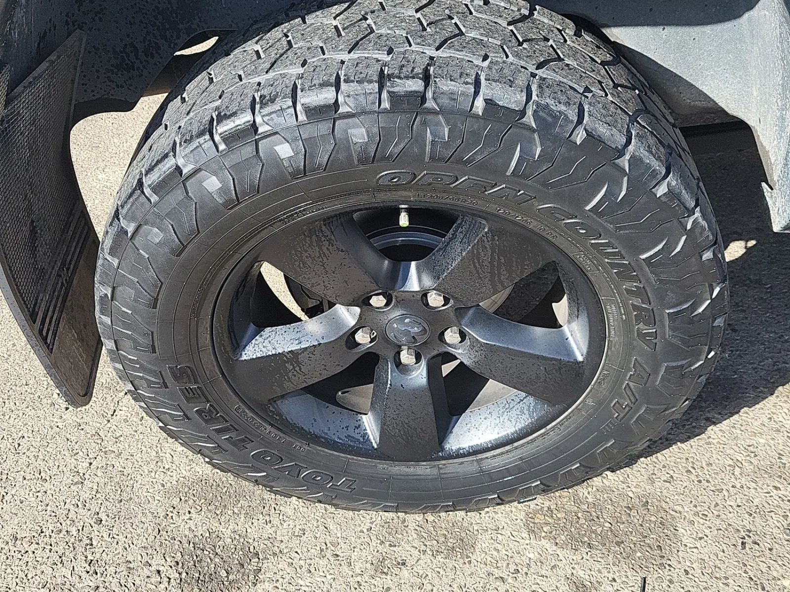 Right Rear Wheel/Tire Photo