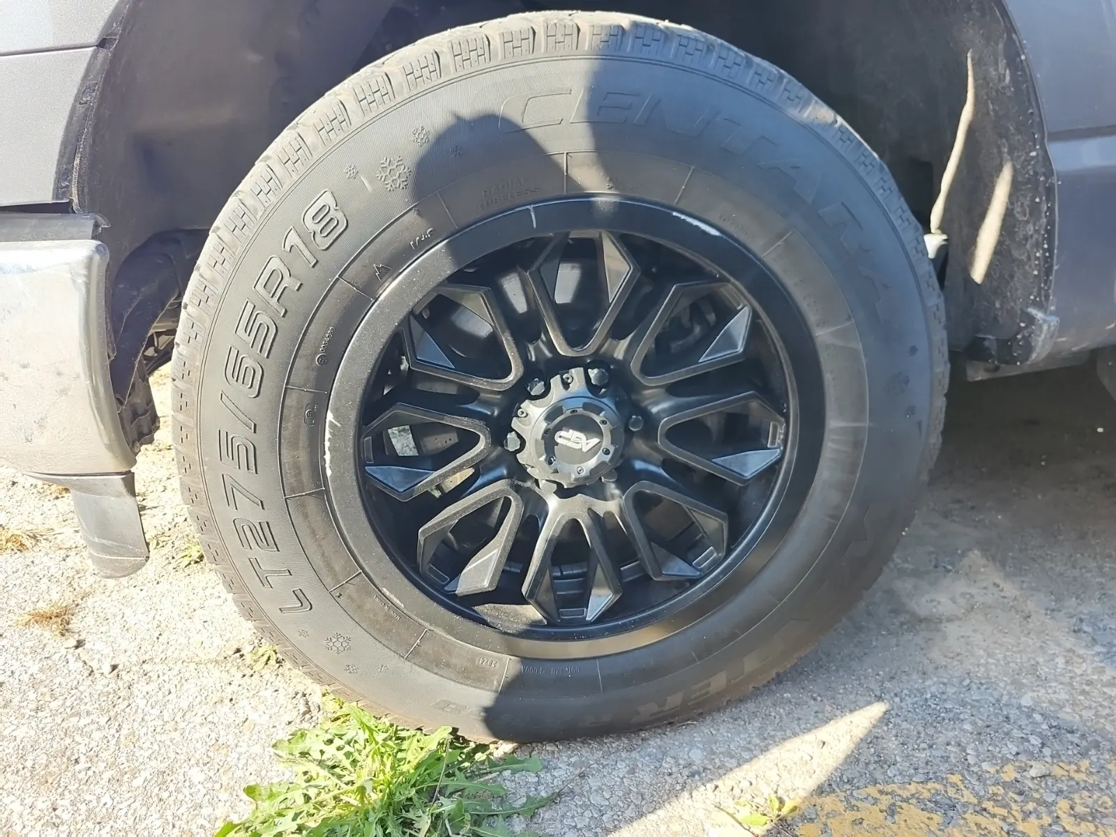 Front driver wheel/tire photo