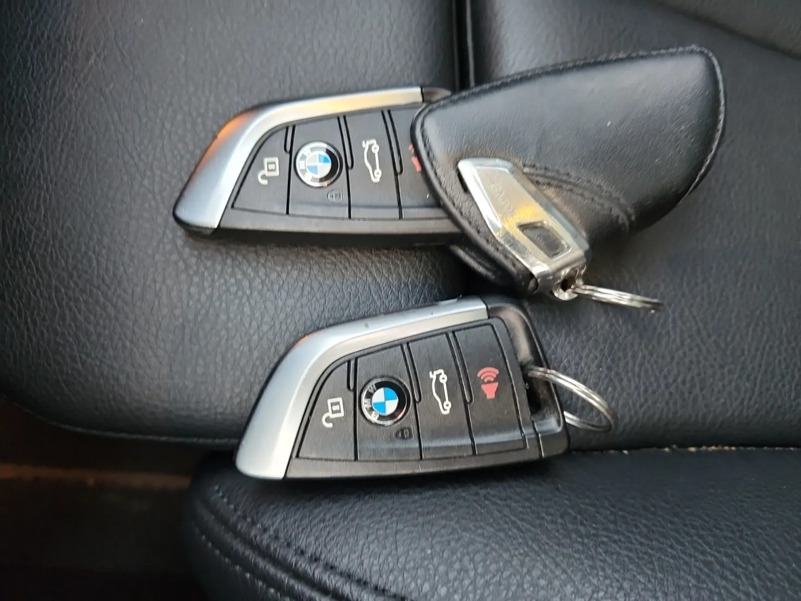 Keys/Fobs/Manual Photo