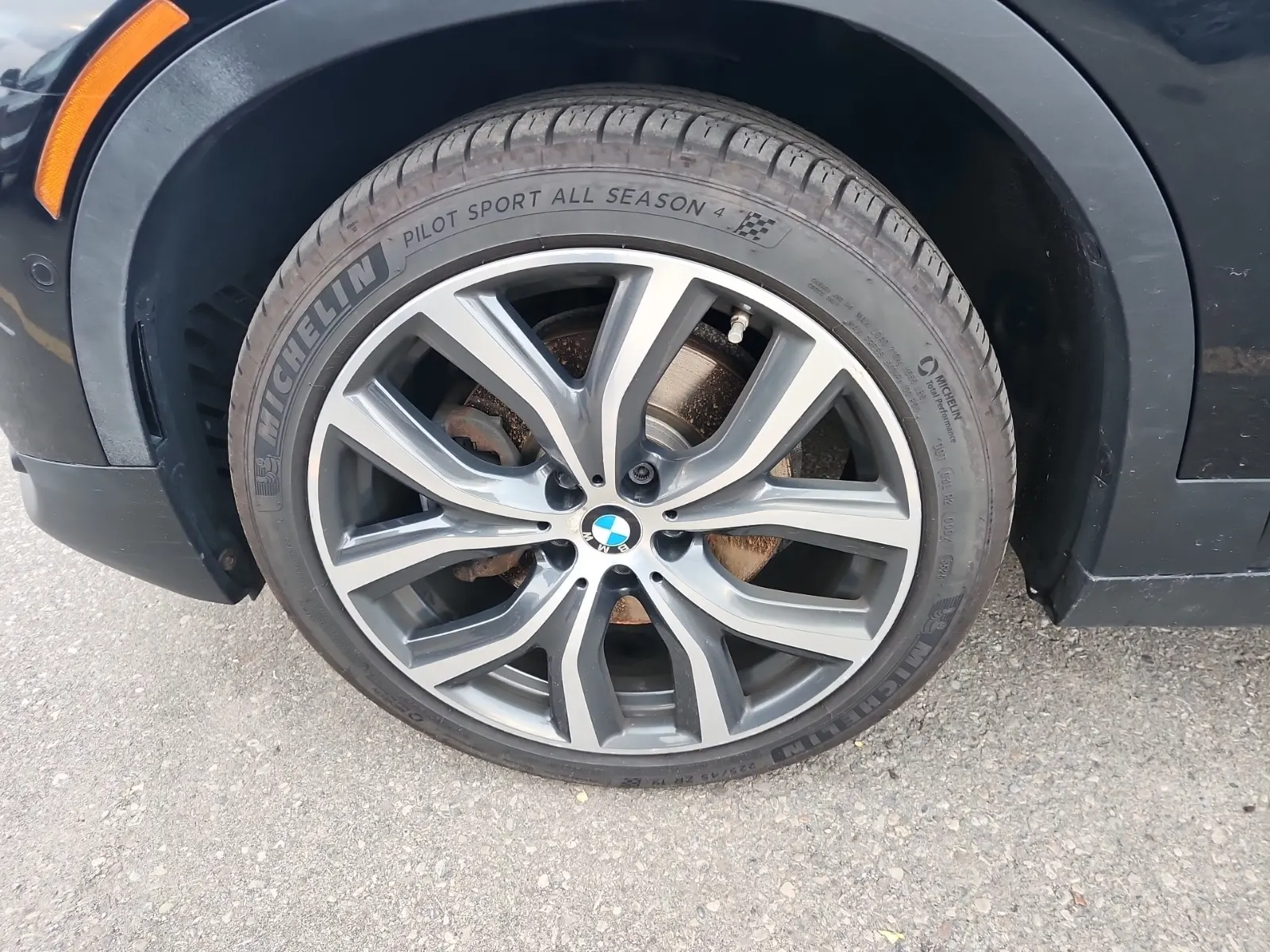 Front driver wheel/tire photo