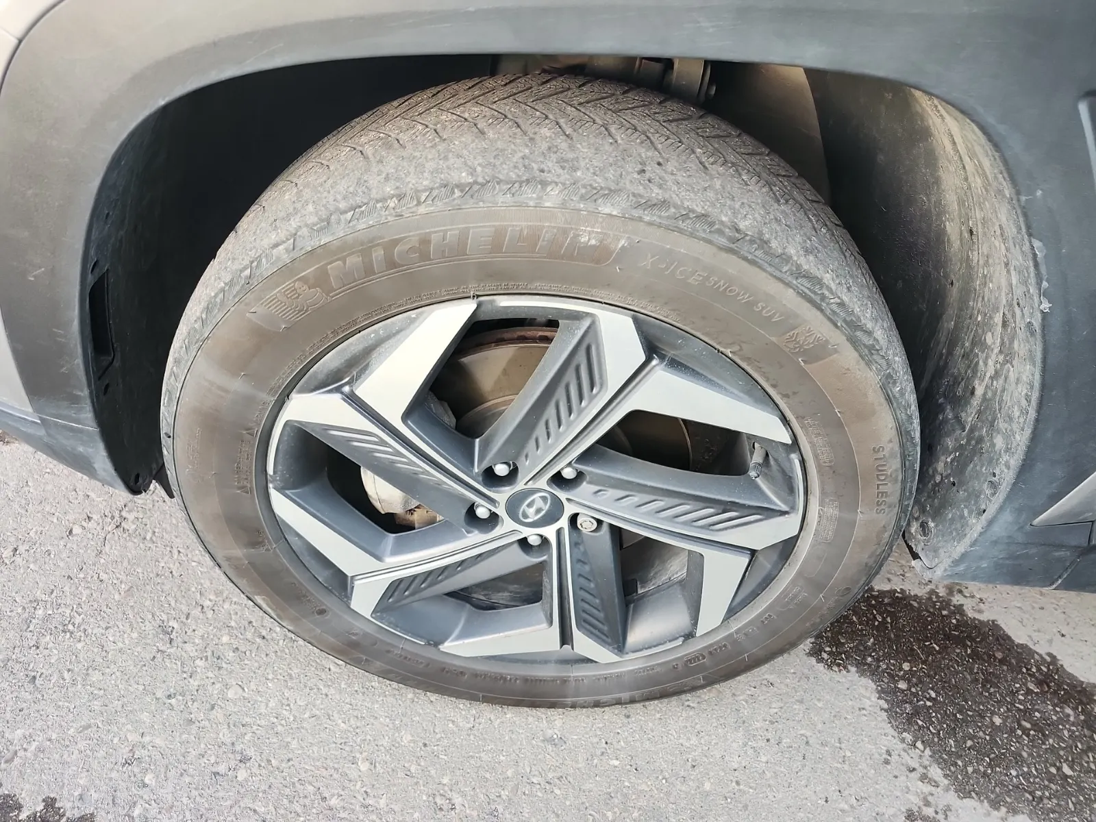 Front driver wheel/tire photo