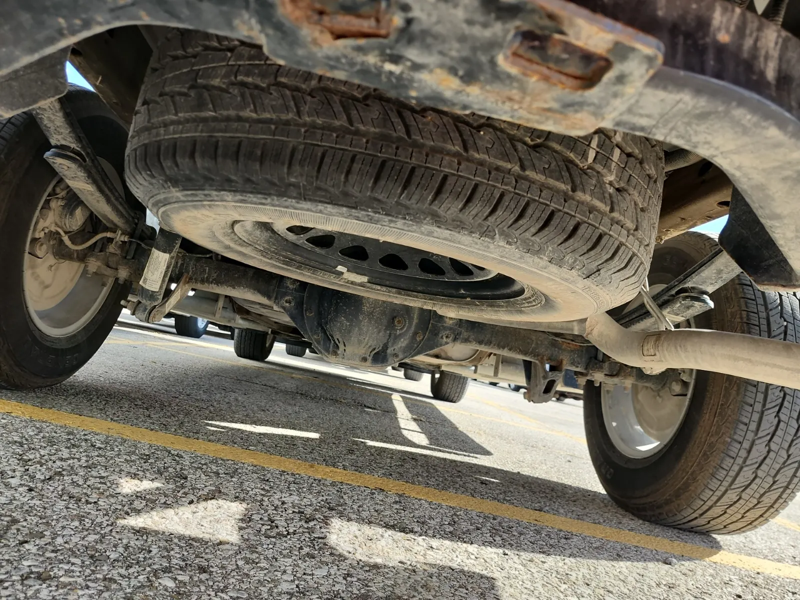 Undercarriage - Rear Photo