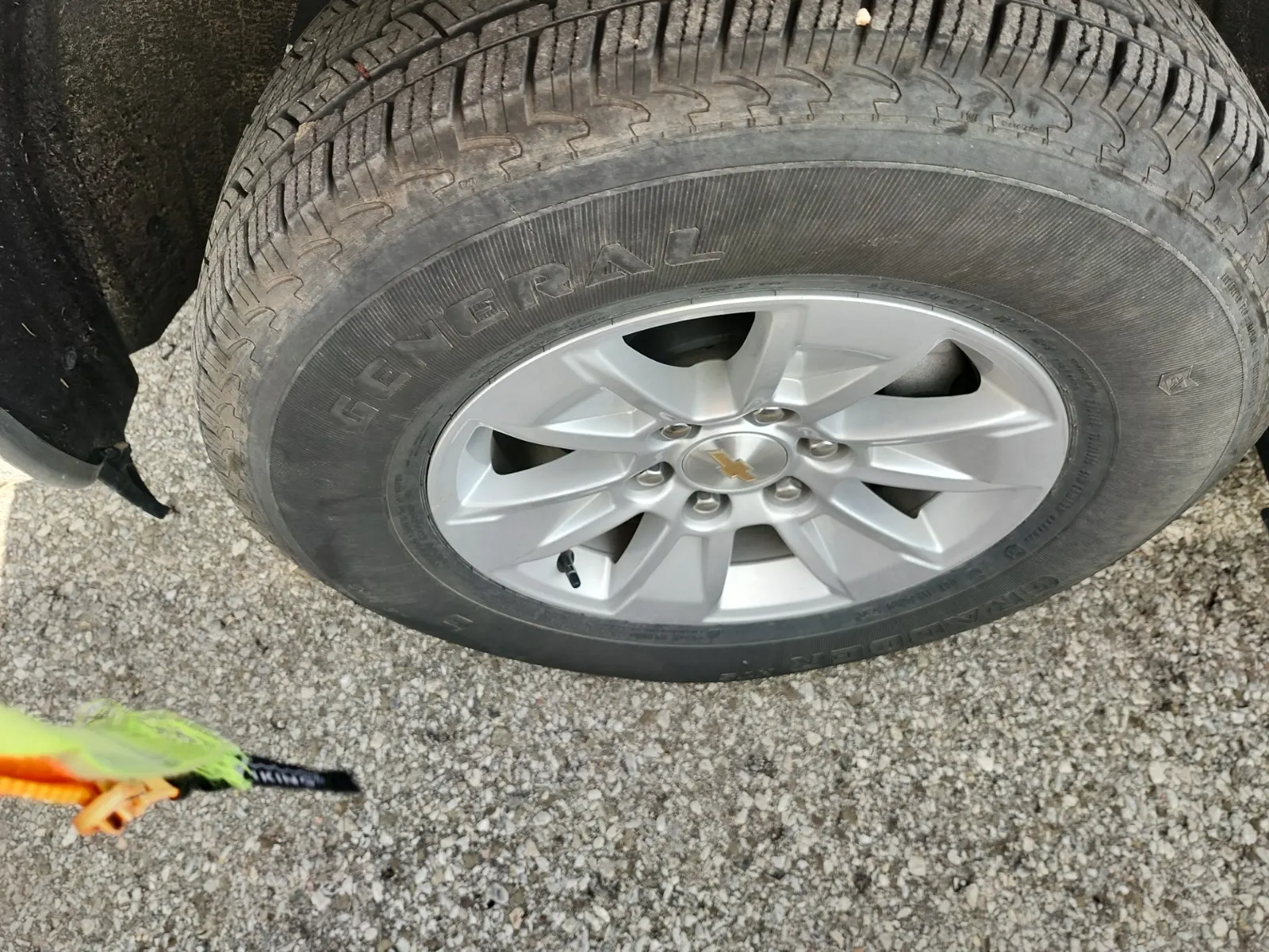 Front driver wheel/tire photo