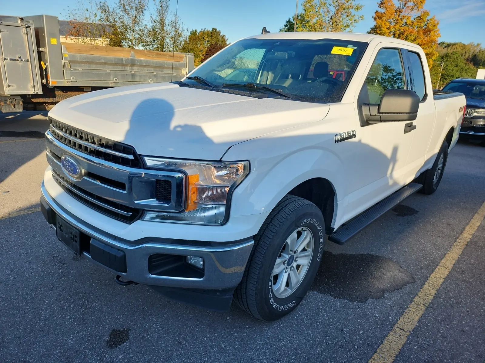 Front driver 3/4 photo