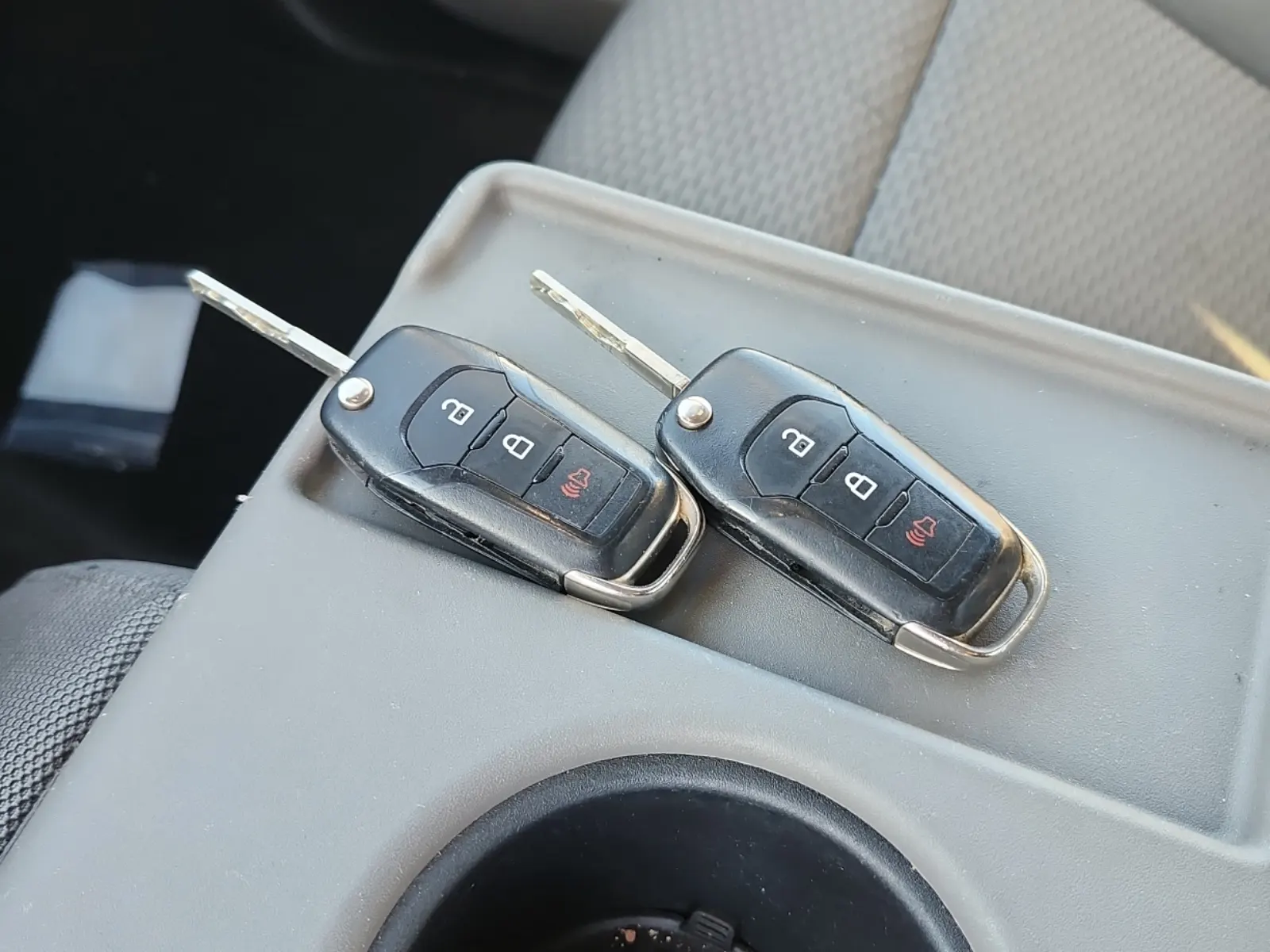 Keys/Fobs/Manual Photo