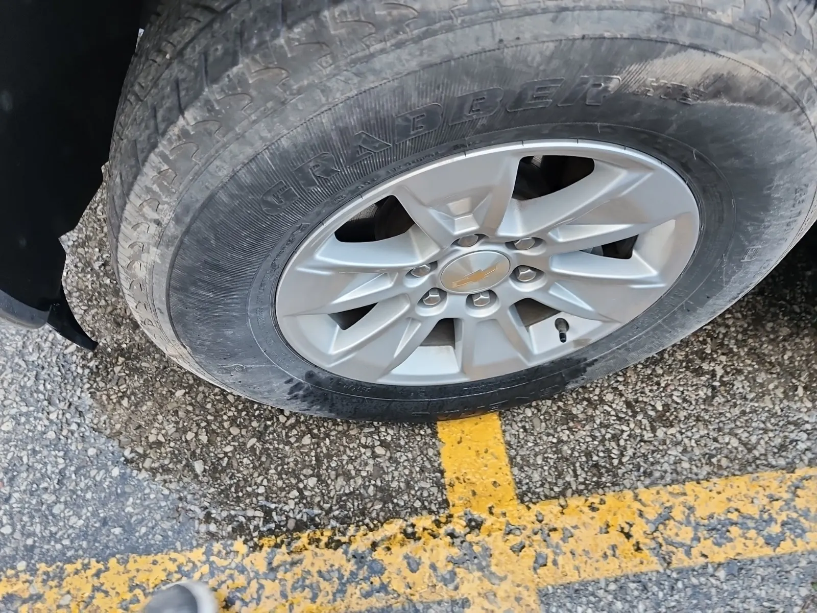 Front driver wheel/tire photo