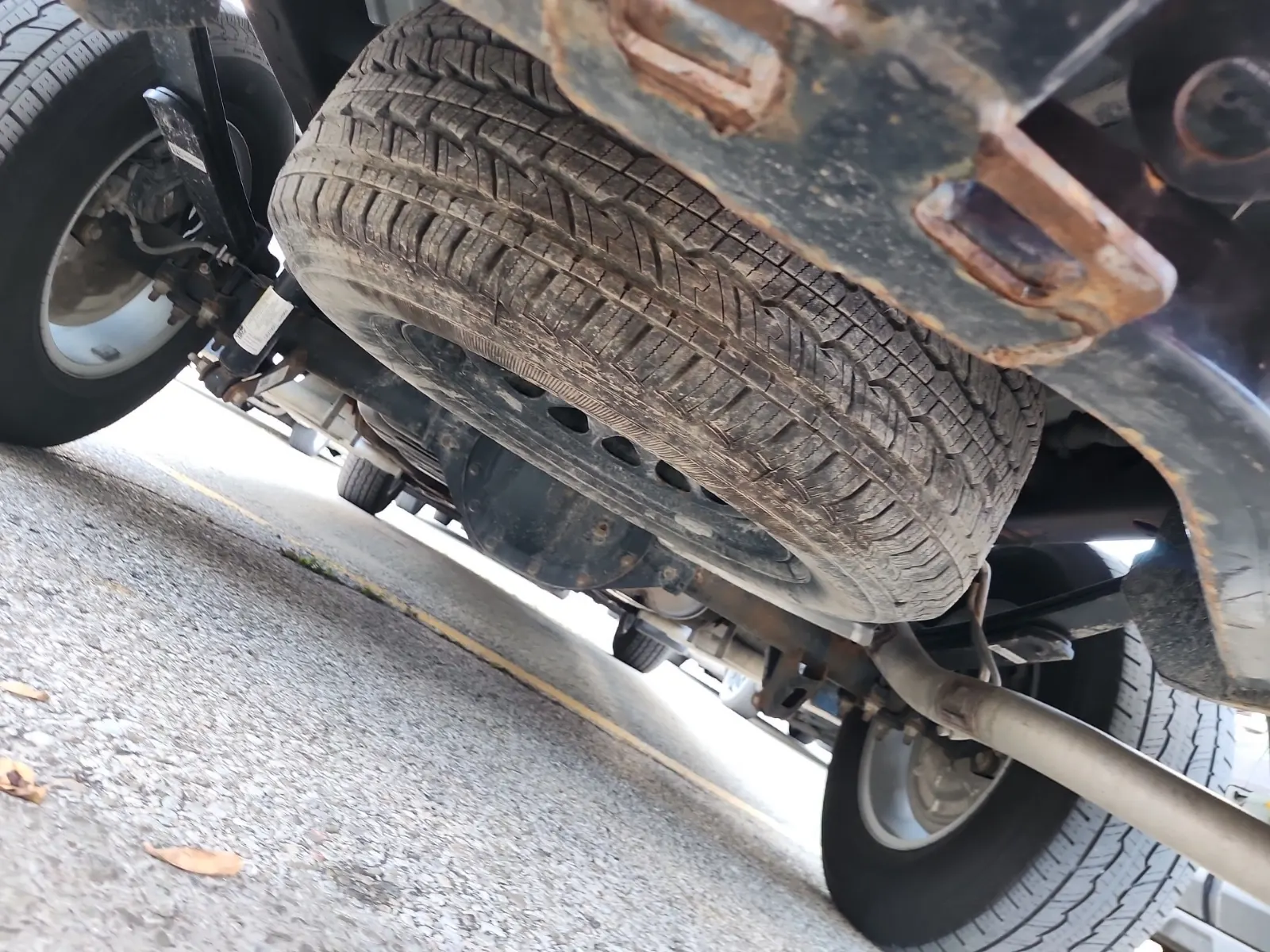Undercarriage - Rear Photo