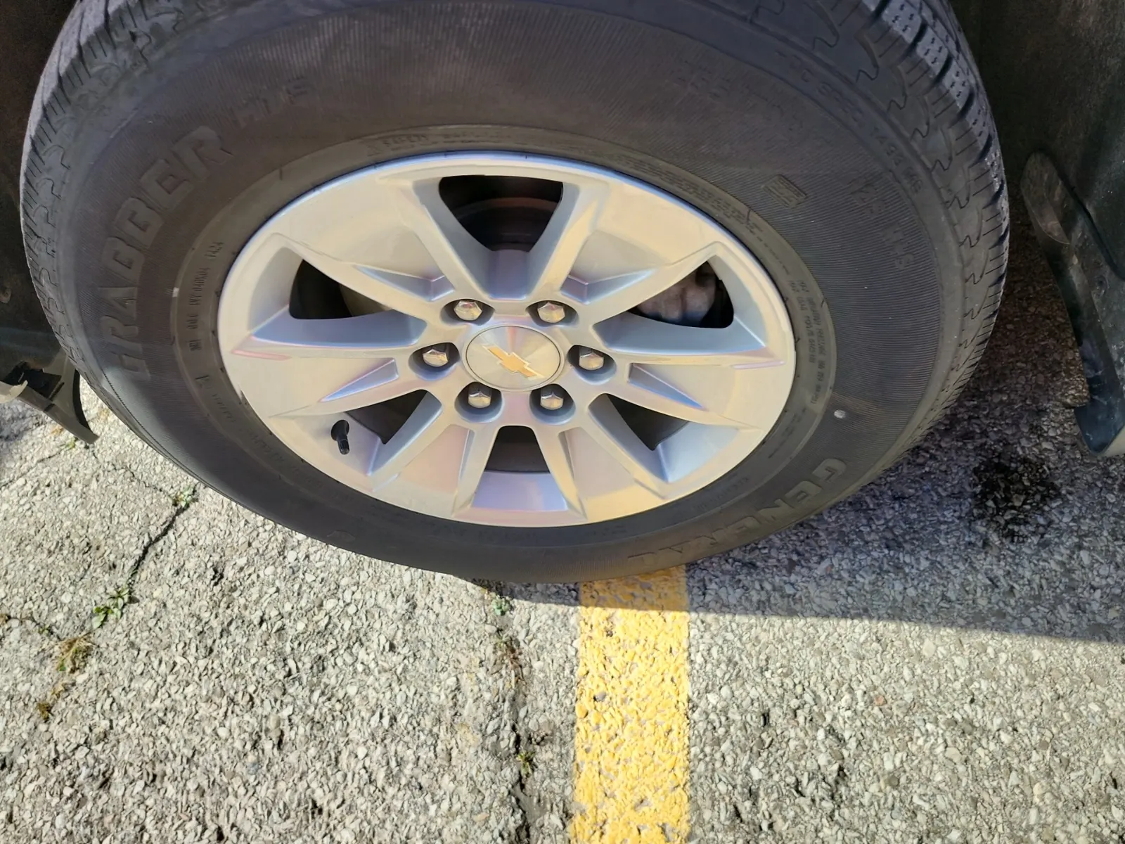 Front driver wheel/tire photo