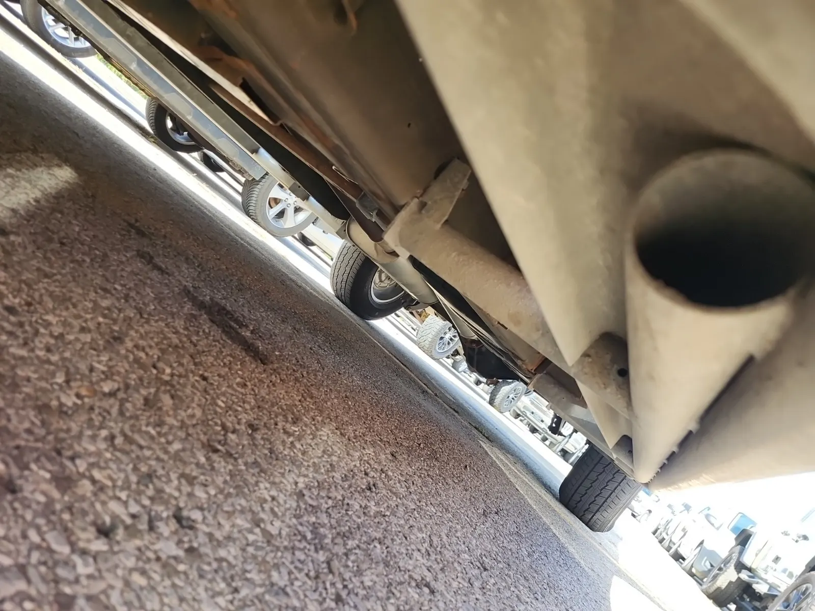 Undercarriage - Driver Photo