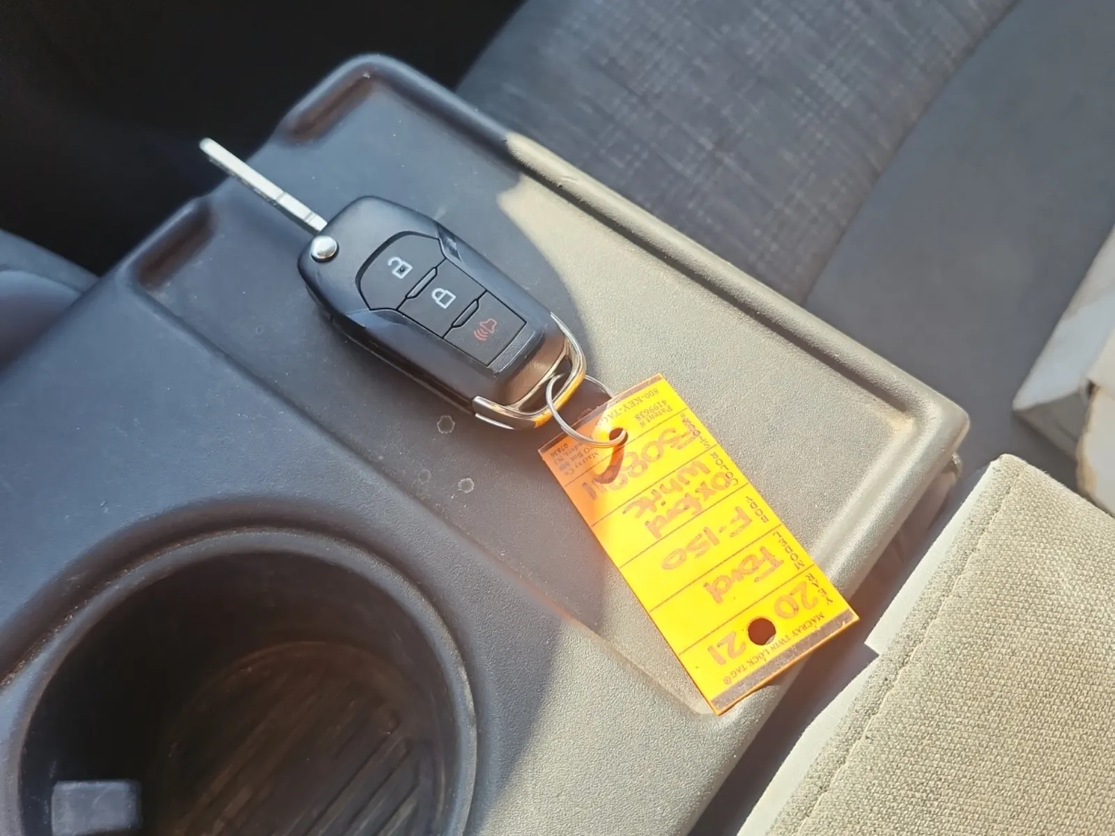 Keys/Fobs/Manual Photo