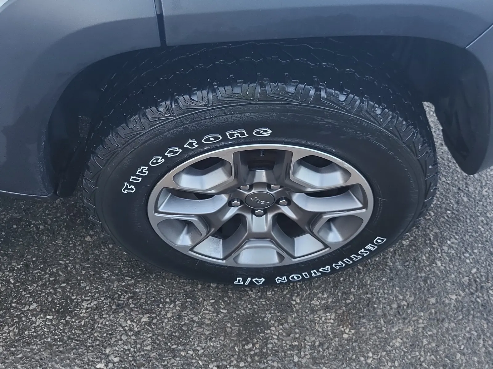 Left Rear Wheel/Tire Photo