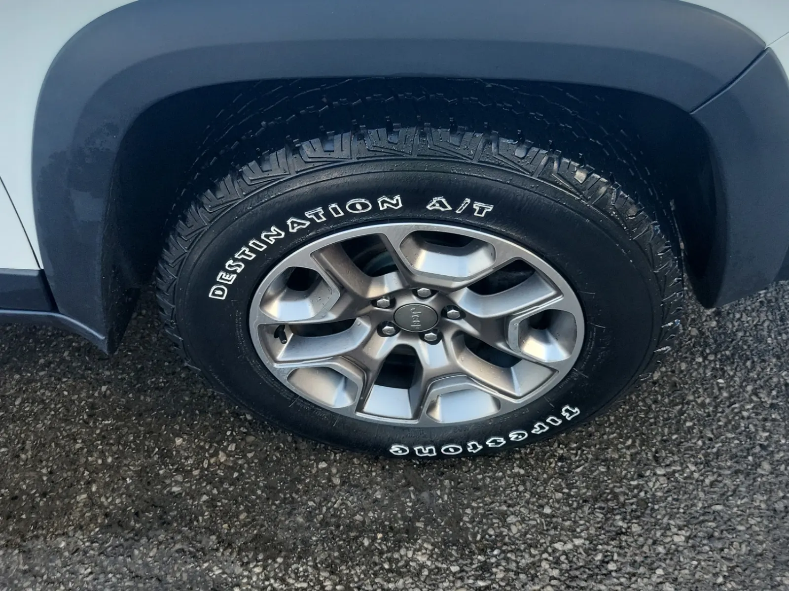 Right Front Wheel/Tire Photo