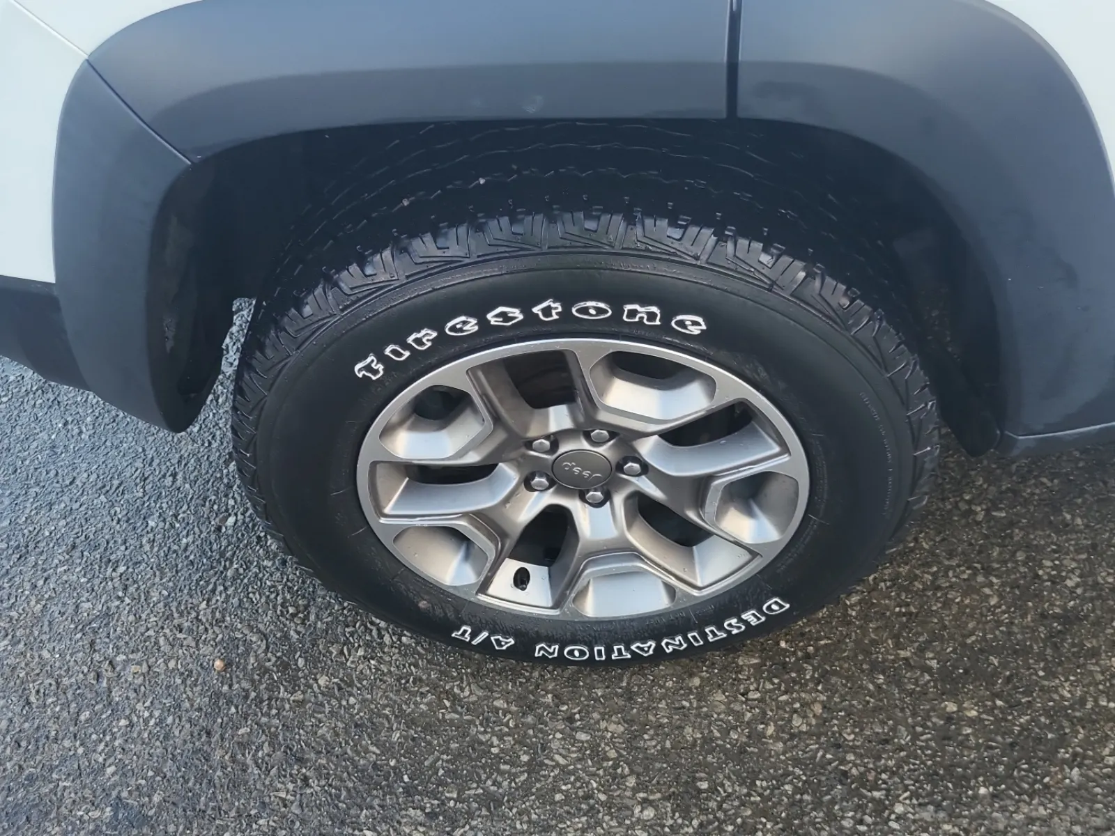 Right Rear Wheel/Tire Photo