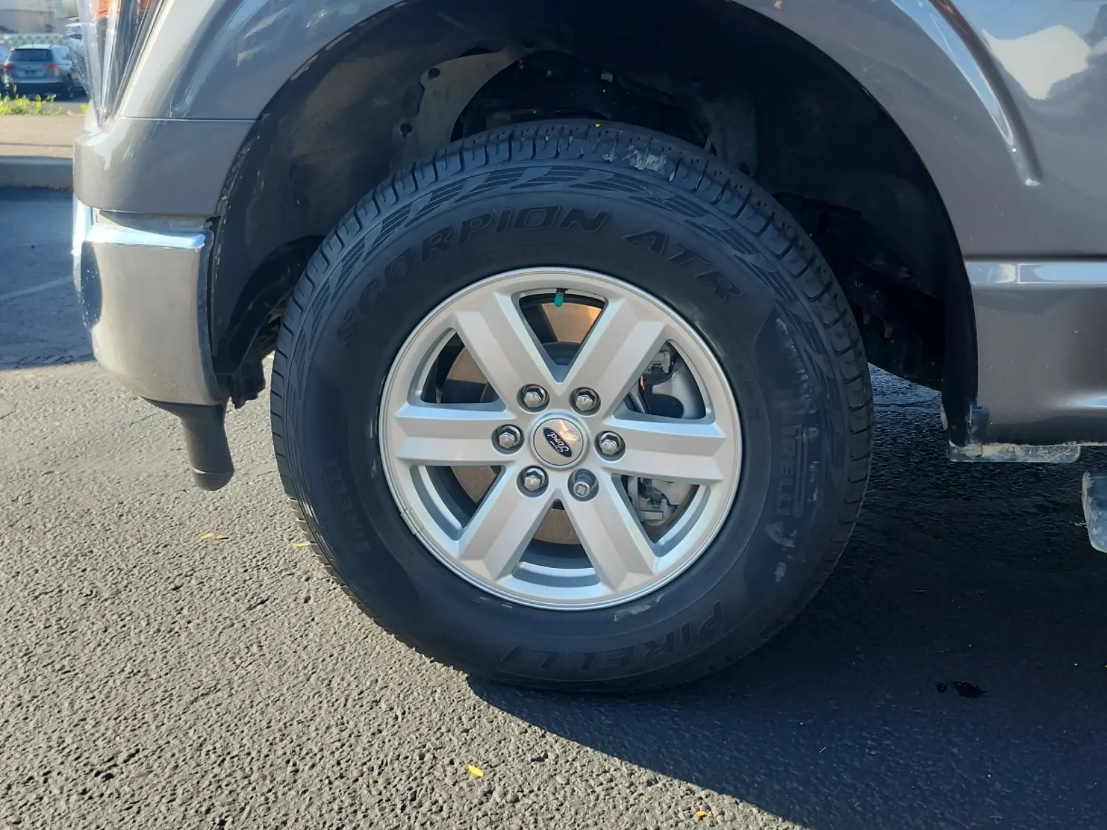 Front driver wheel/tire photo