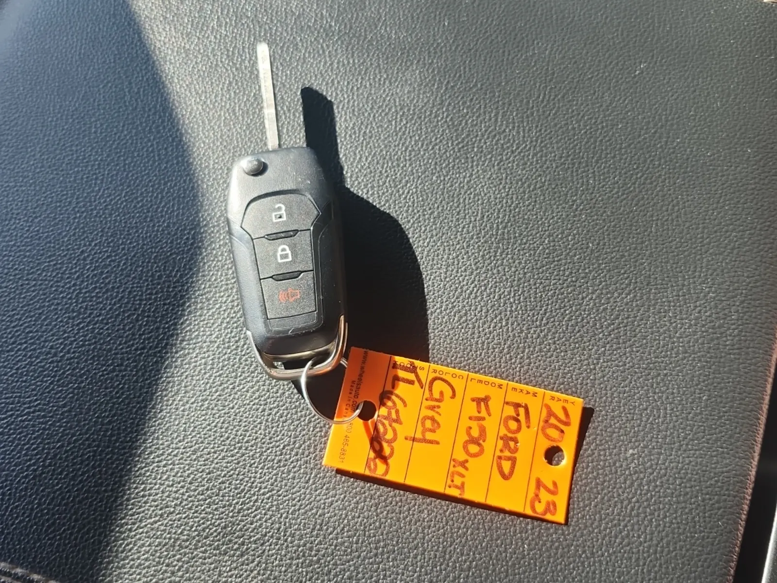 Keys/Fobs/Manual Photo