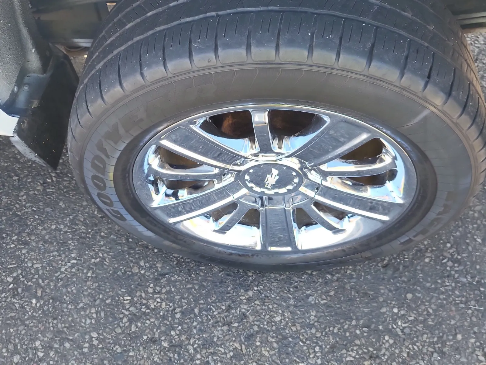 Left Rear Wheel/Tire Photo