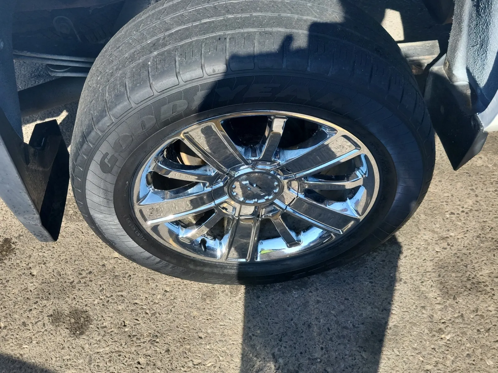 Right Rear Wheel/Tire Photo