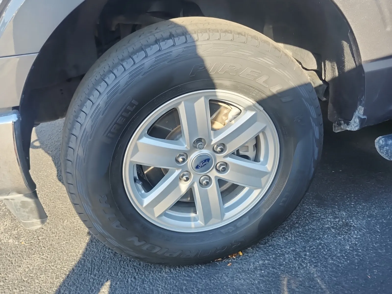 Front driver wheel/tire photo
