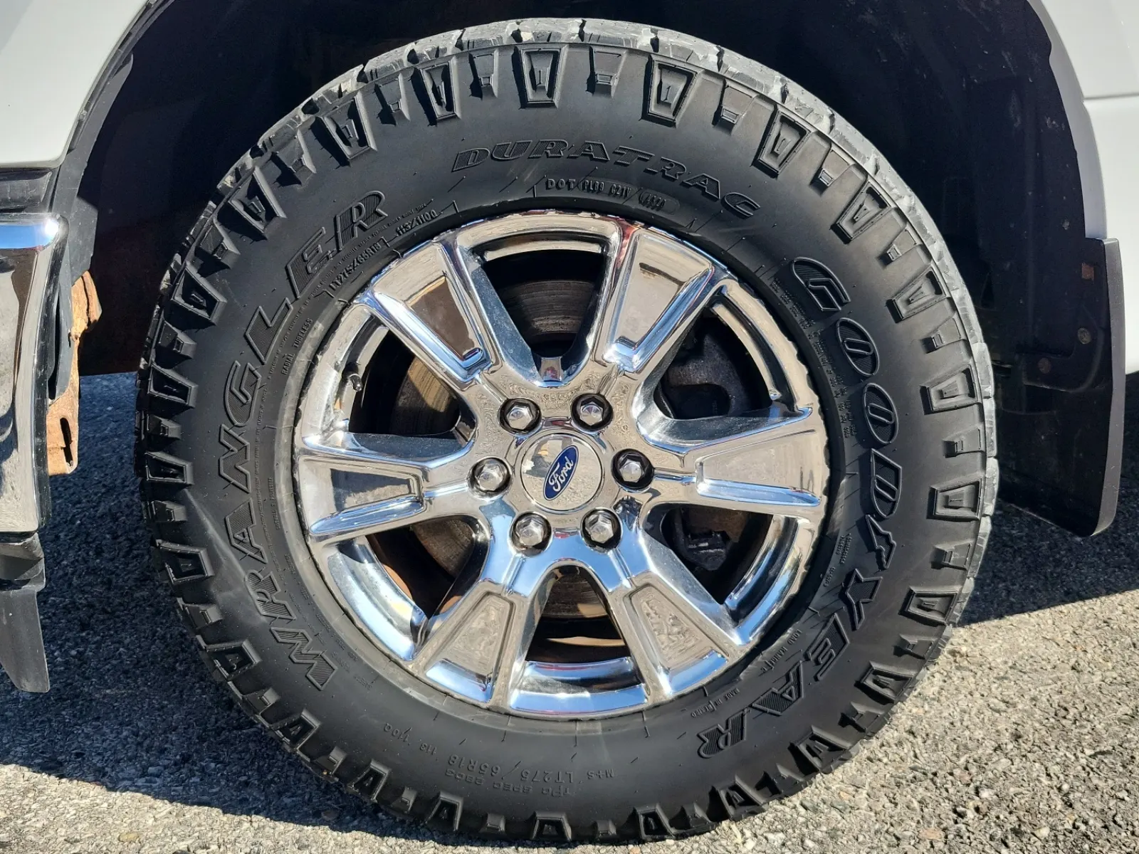 Front driver wheel/tire photo