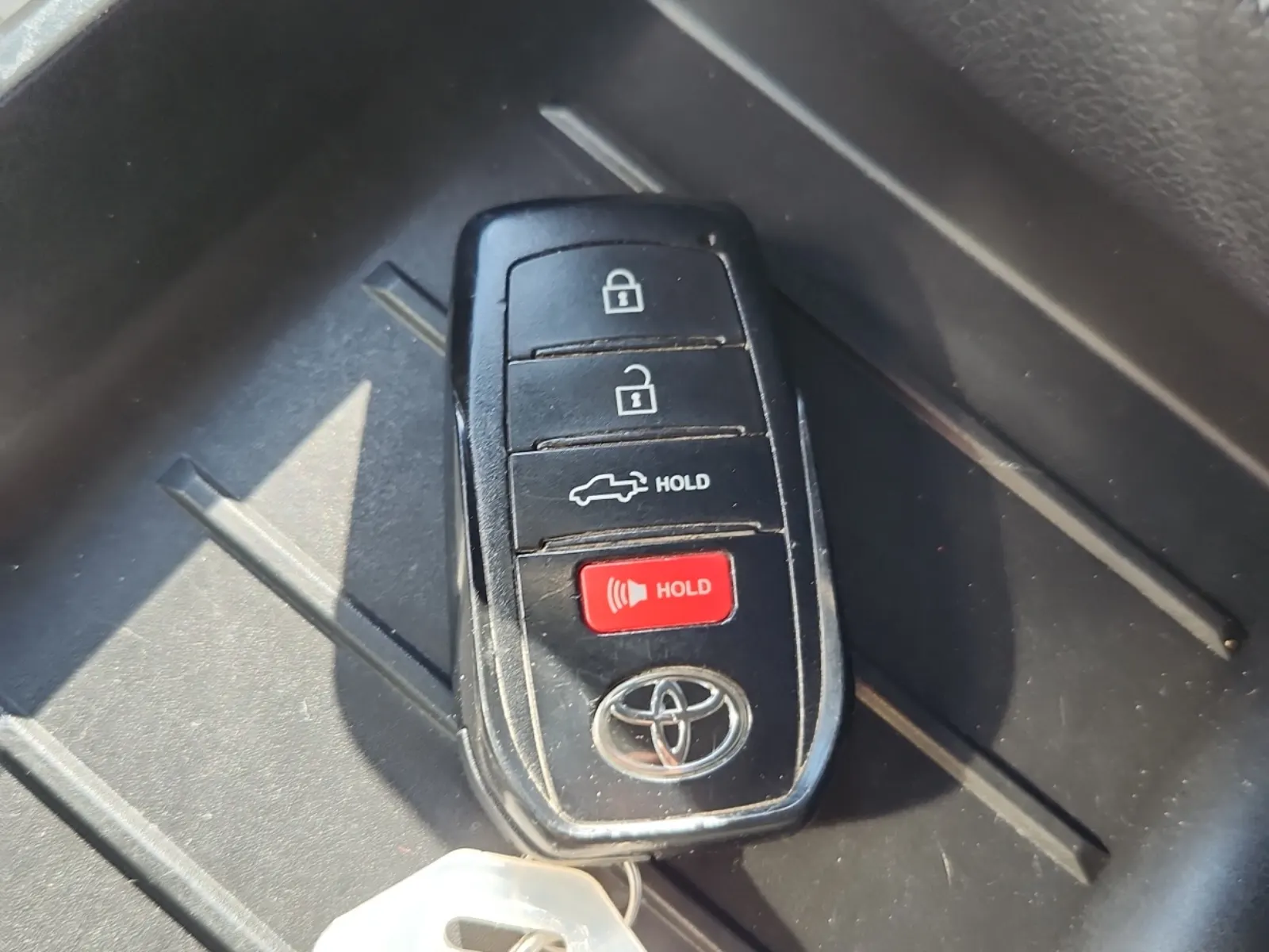 Keys/Fobs/Manual Photo
