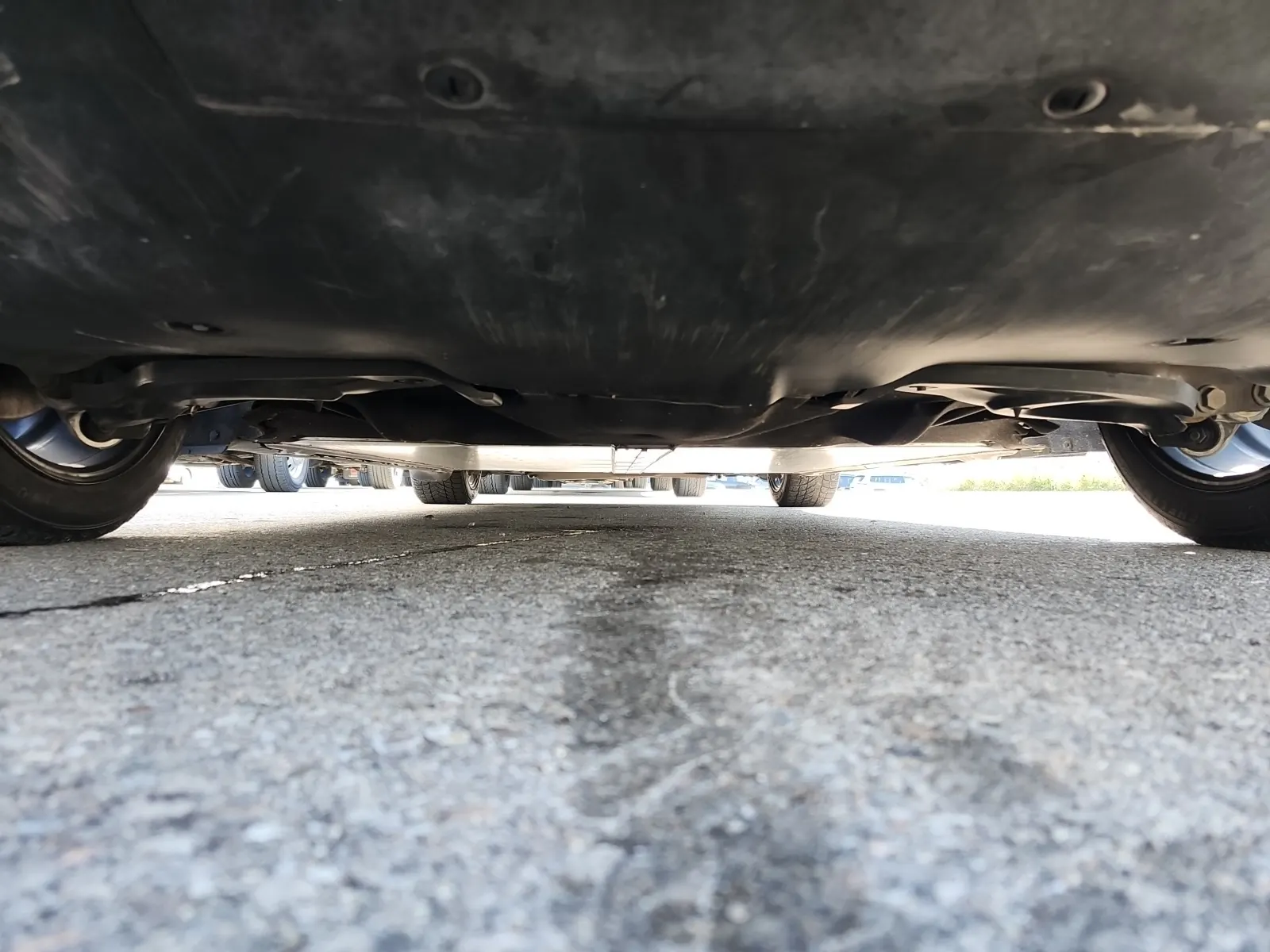 Undercarriage - Rear Photo