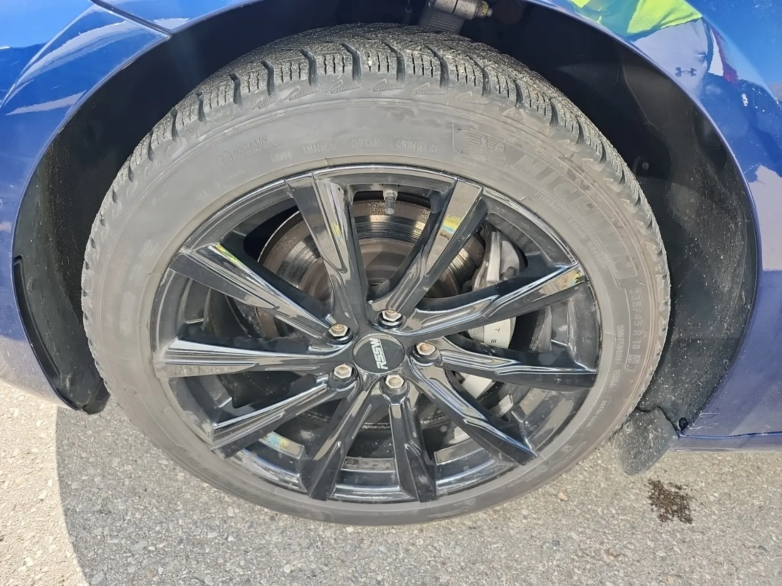 Front driver wheel/tire photo