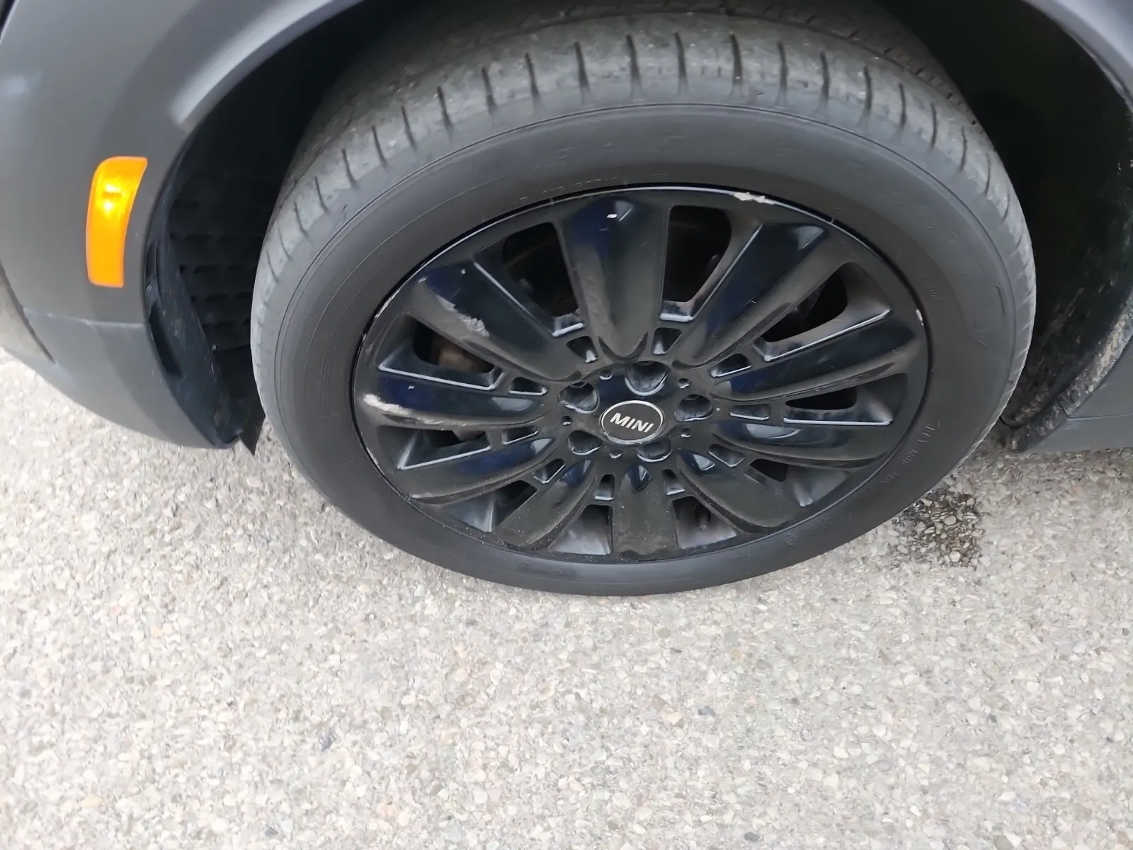 Front driver wheel/tire photo