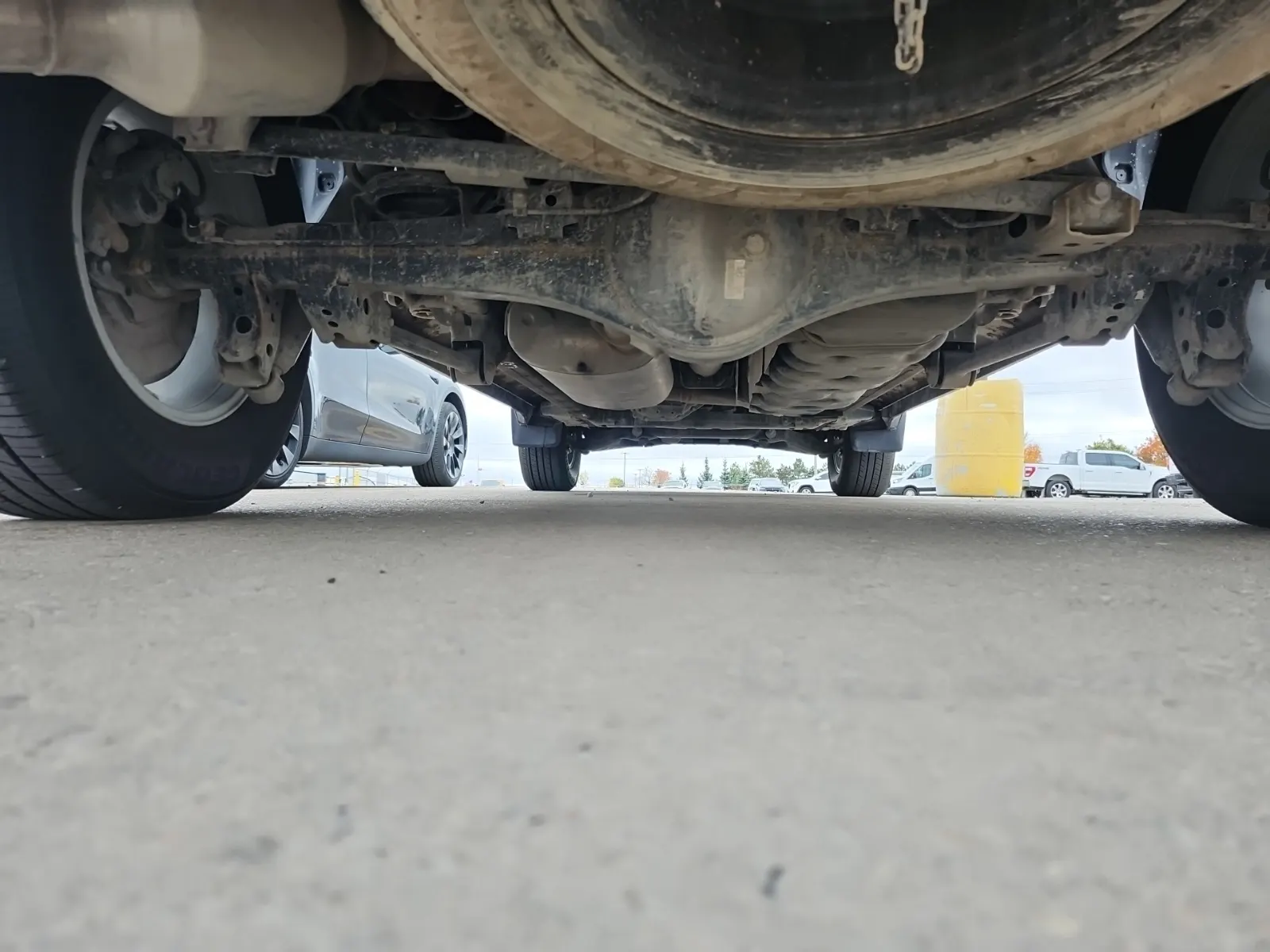 Undercarriage - Rear Photo