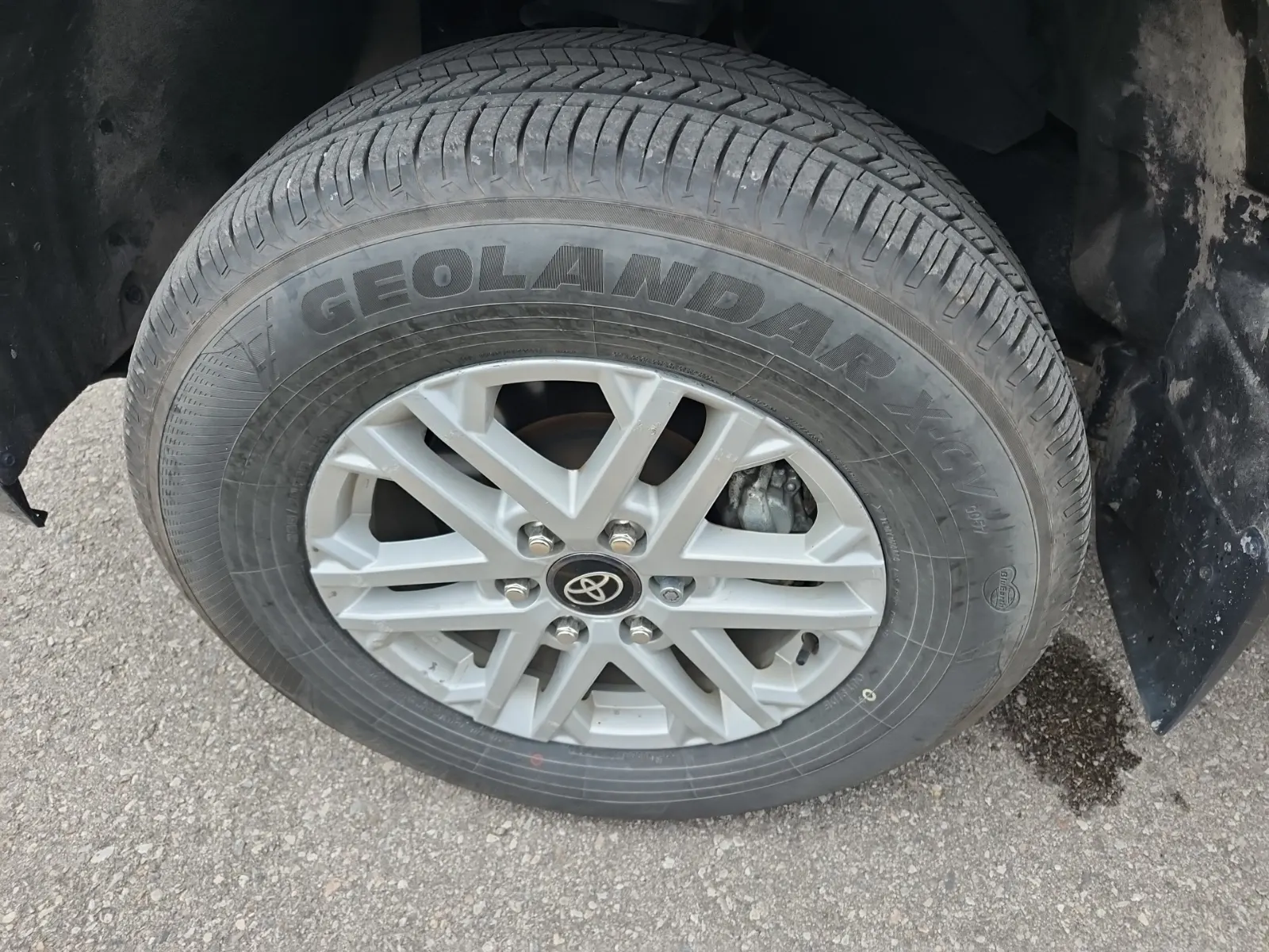 Front driver wheel/tire photo