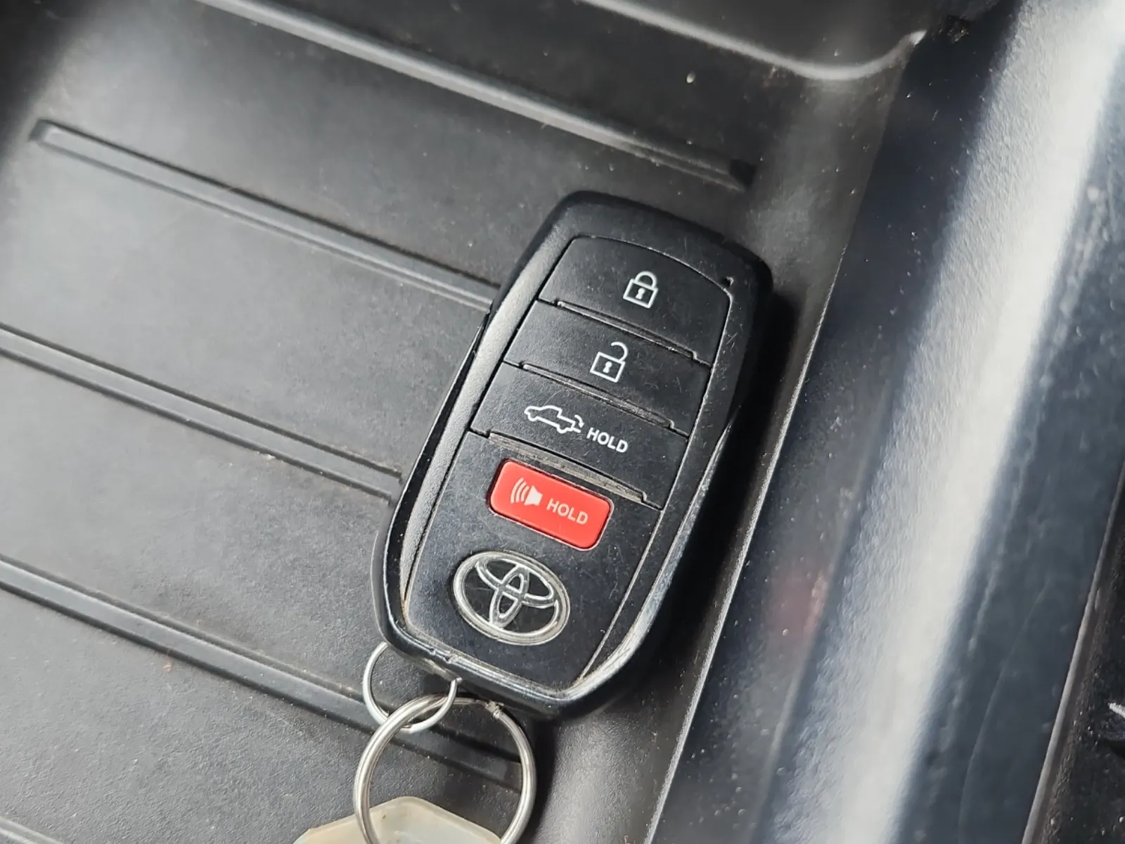 Keys/Fobs/Manual Photo