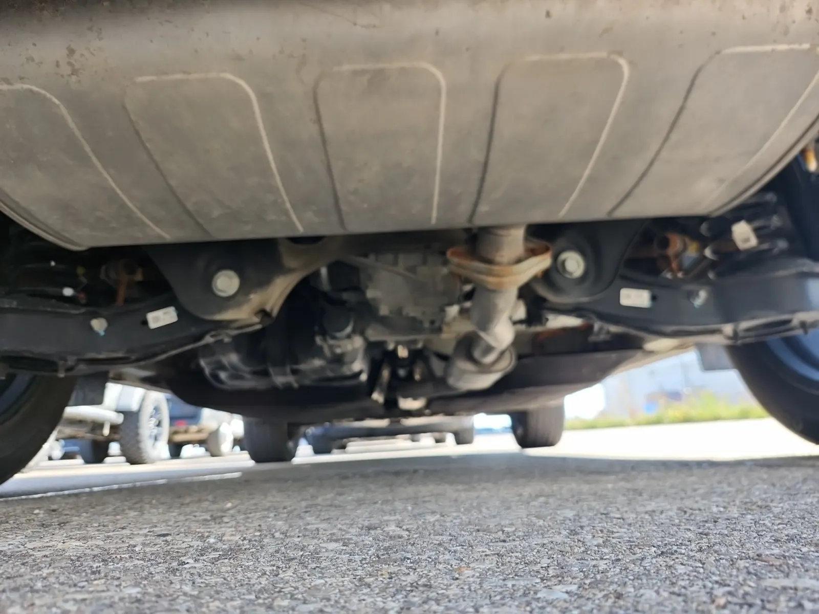 Undercarriage - Rear Photo