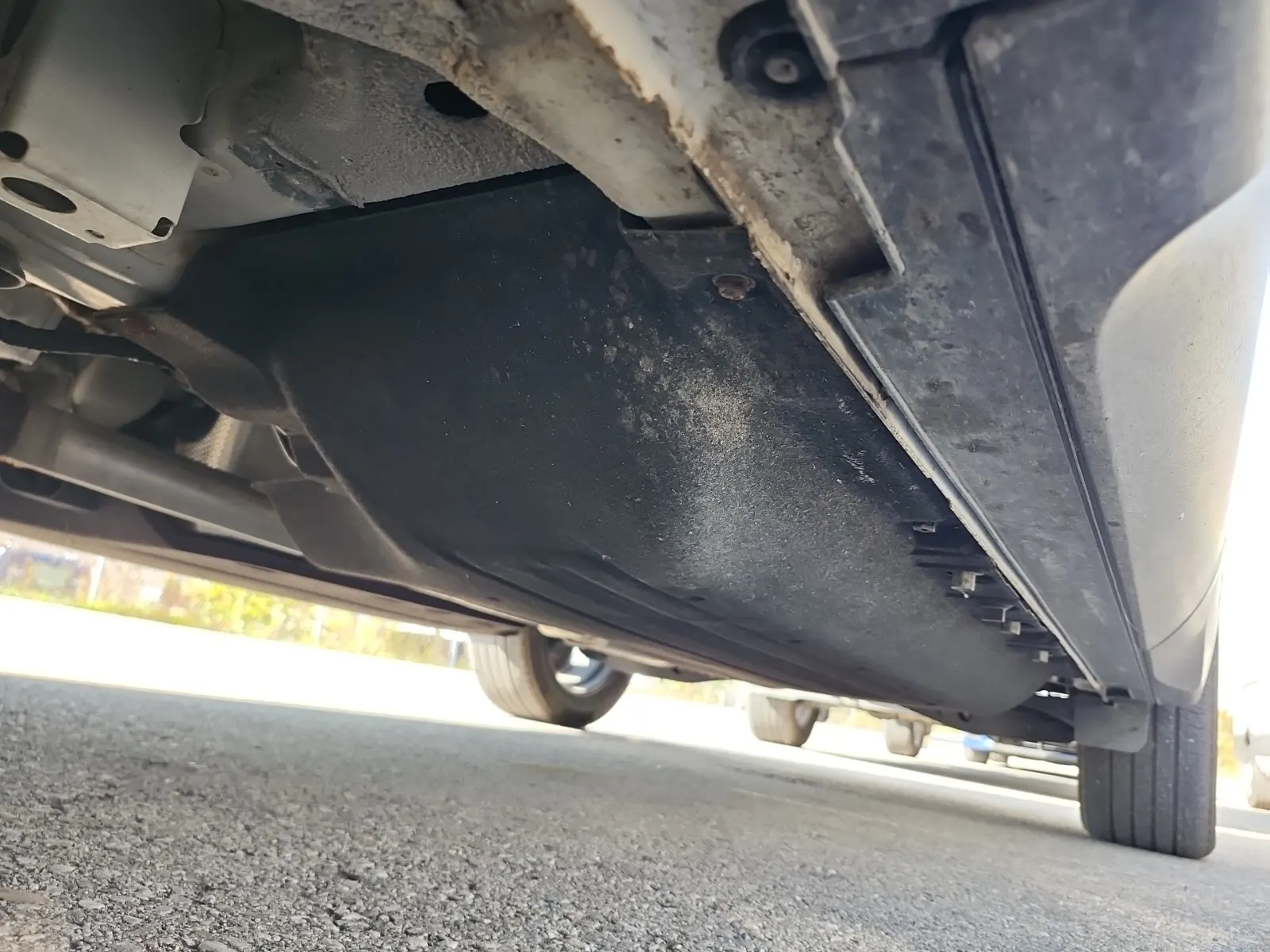 Undercarriage - Driver Photo