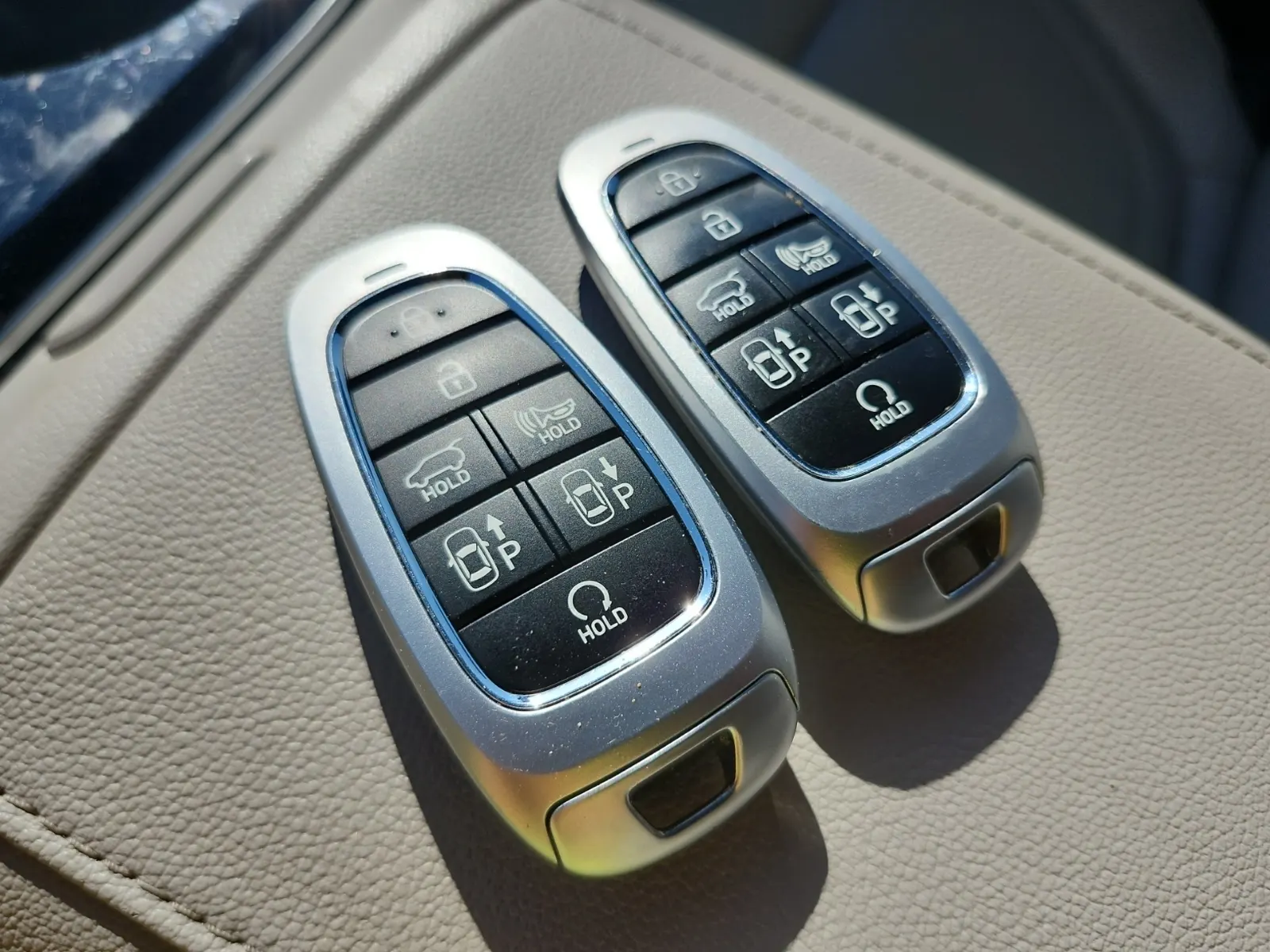 Keys/Fobs/Manual Photo