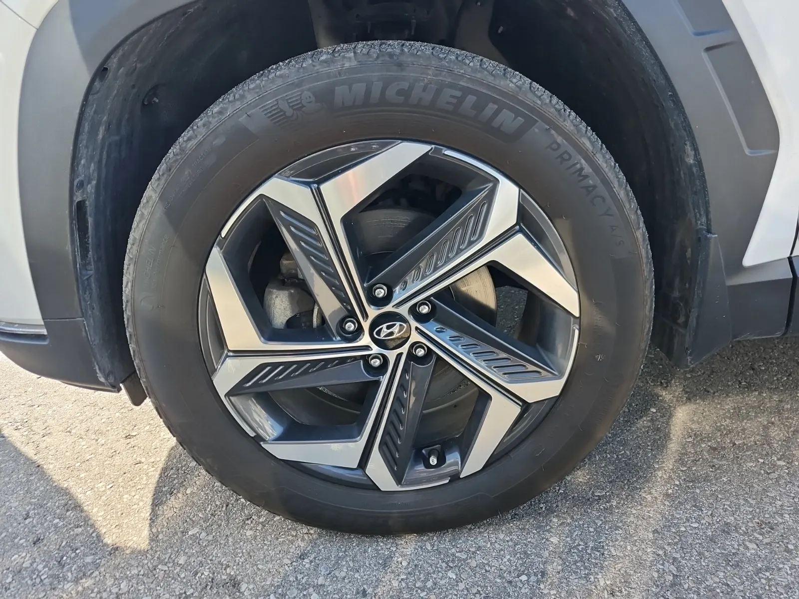 Front driver wheel/tire photo