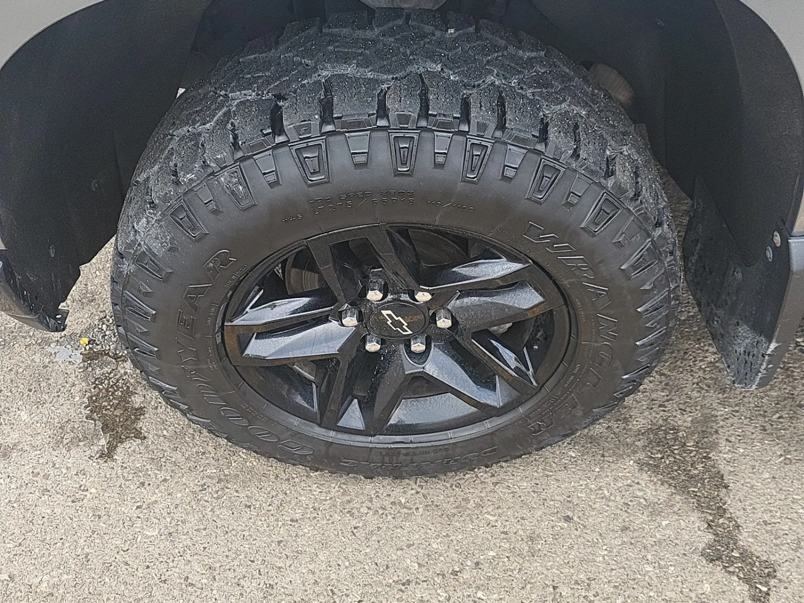 Front driver wheel/tire photo