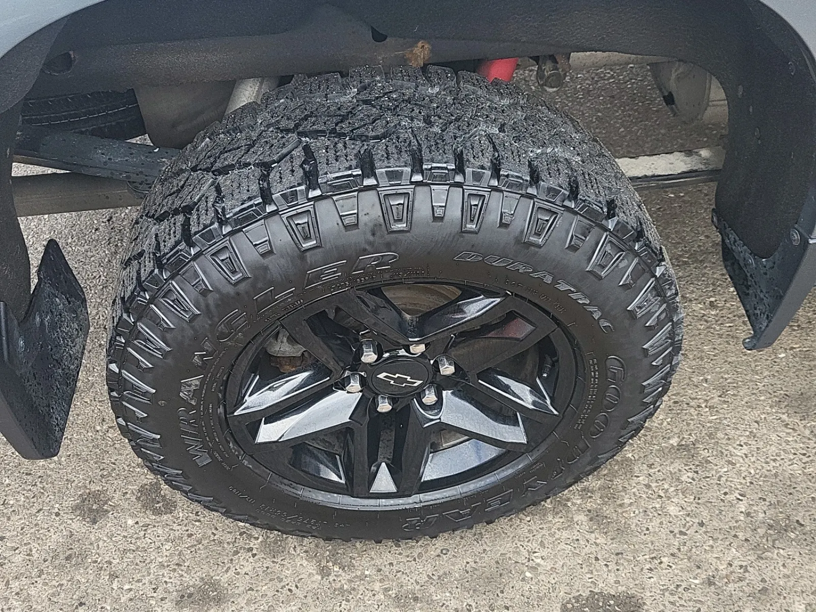 Right Rear Wheel/Tire Photo