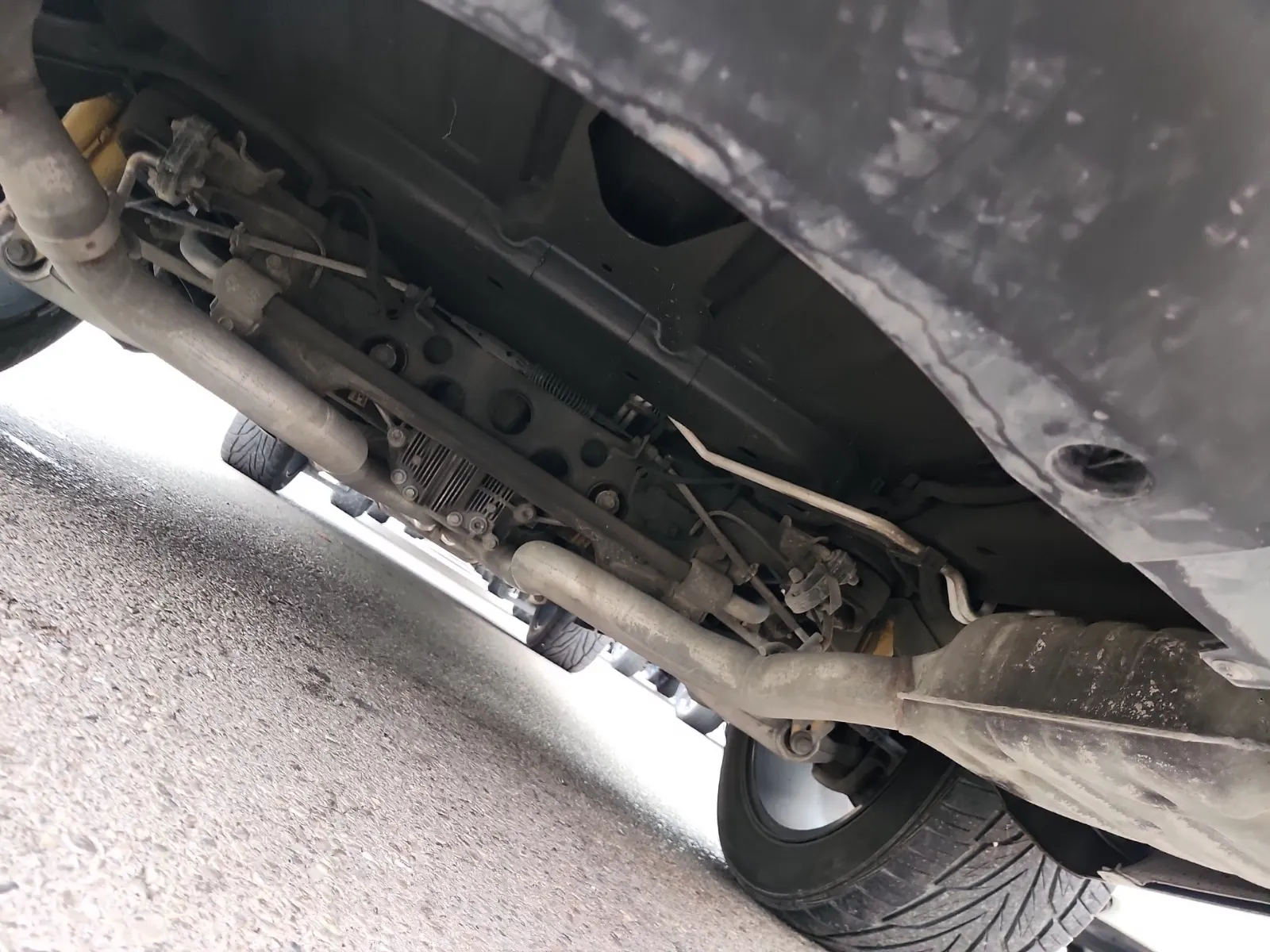 Undercarriage - Rear Photo