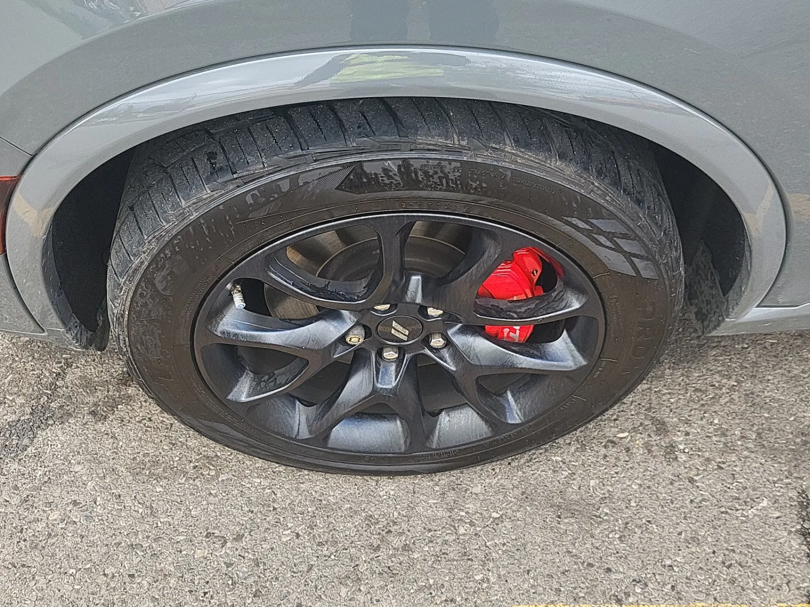 Front driver wheel/tire photo