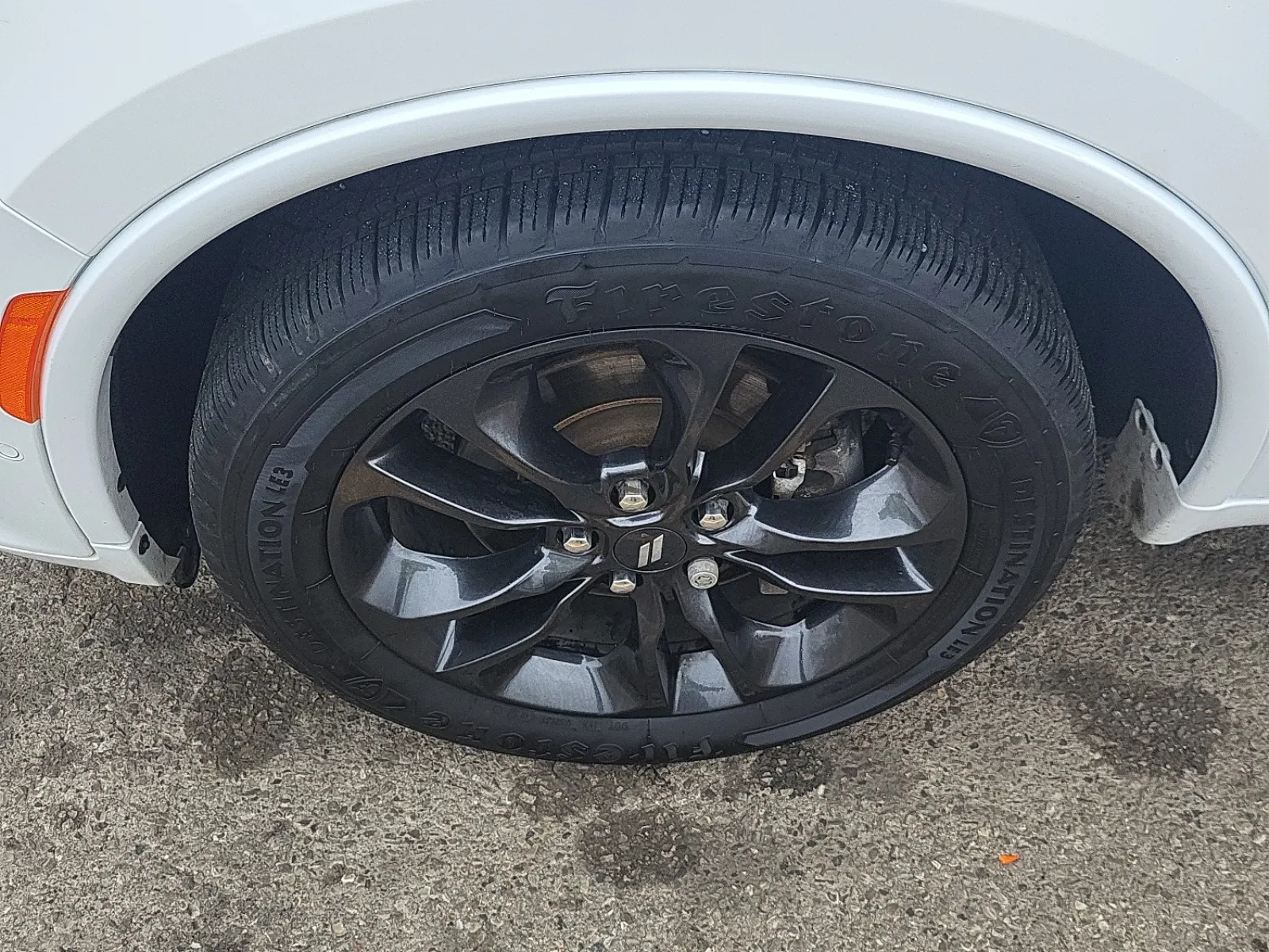 Front driver wheel/tire photo
