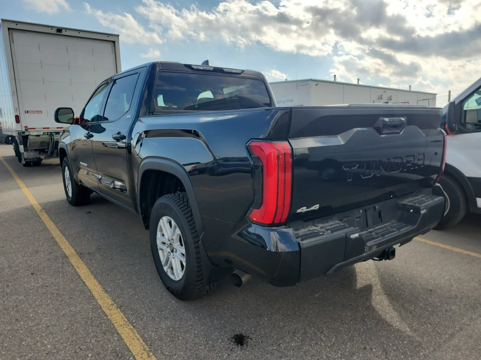 Driver Rear 3/4 Photo