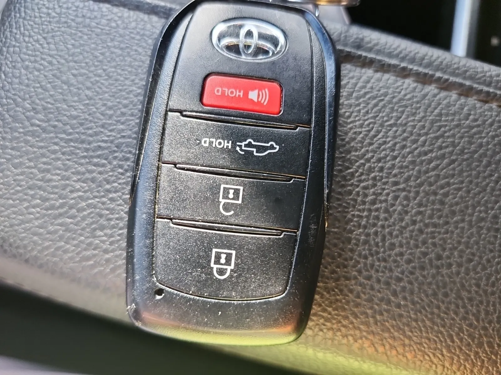 Keys/Fobs/Manual Photo