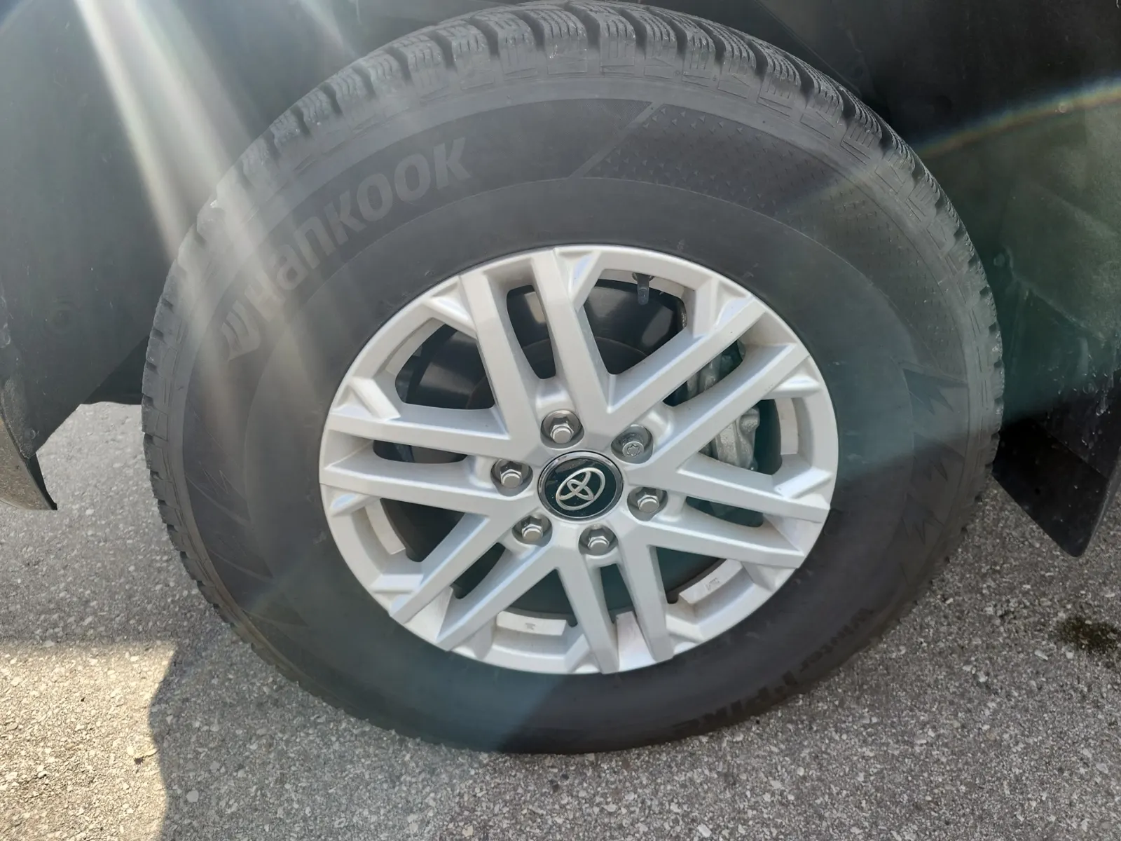Front driver wheel/tire photo