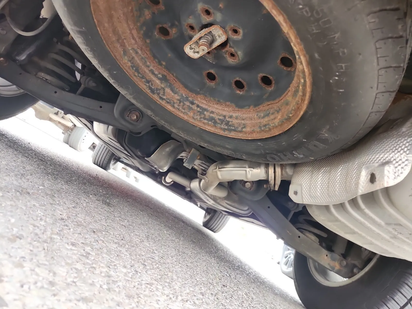 Undercarriage - Rear Photo