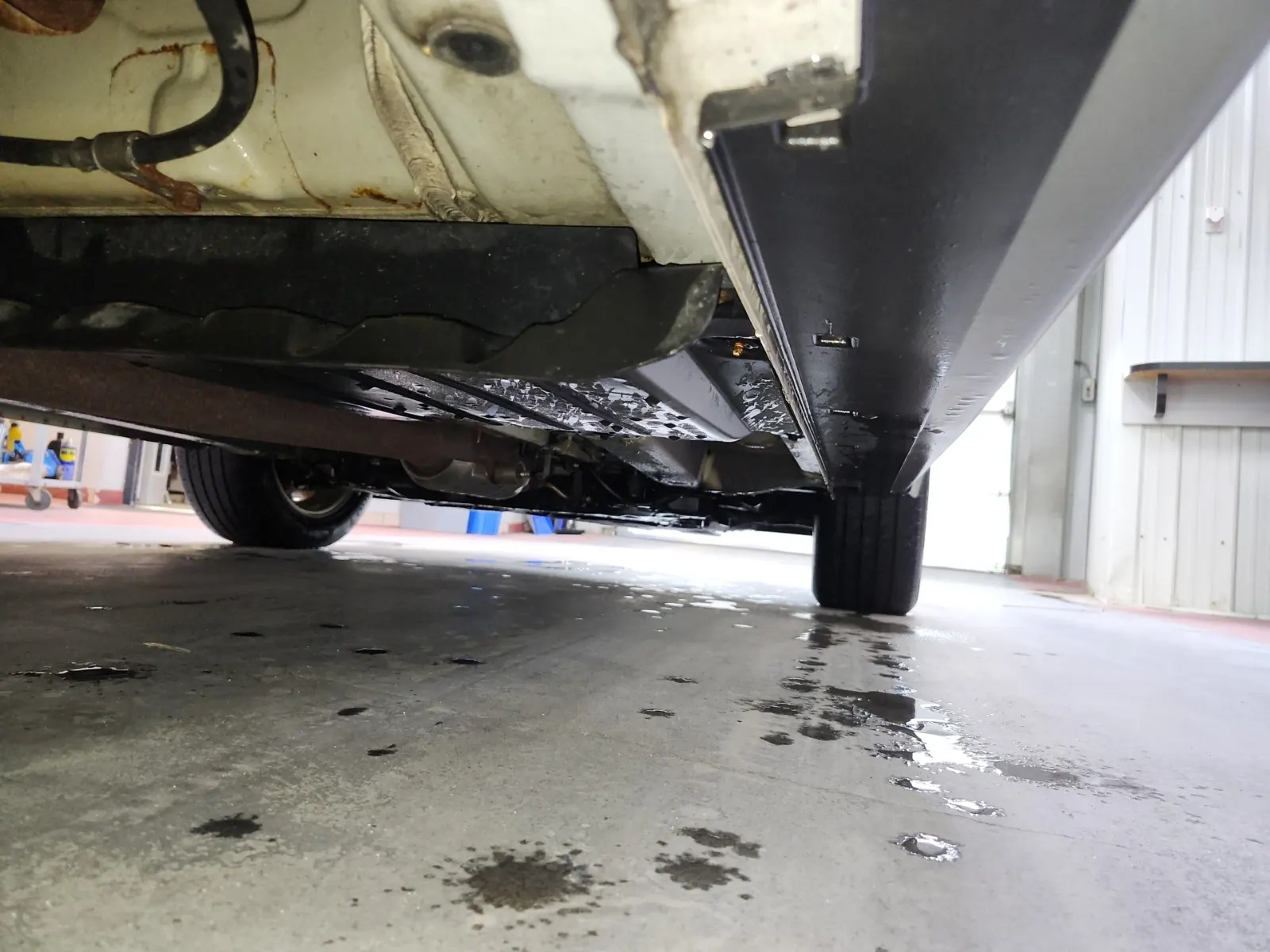 Undercarriage - Passenger Photo