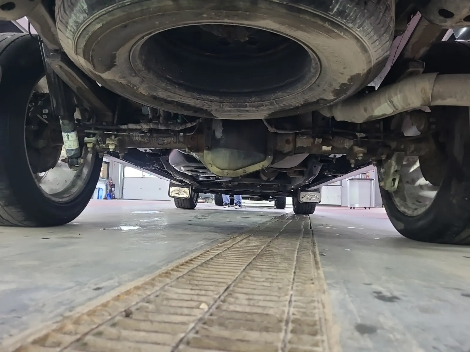 Undercarriage - Rear Photo
