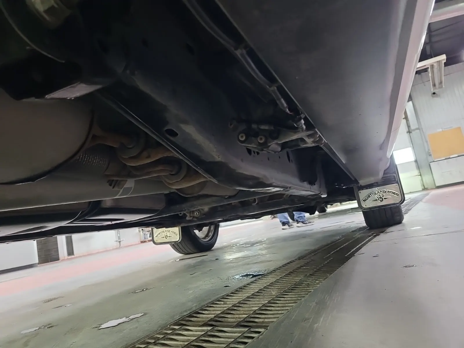 Undercarriage - Passenger Photo