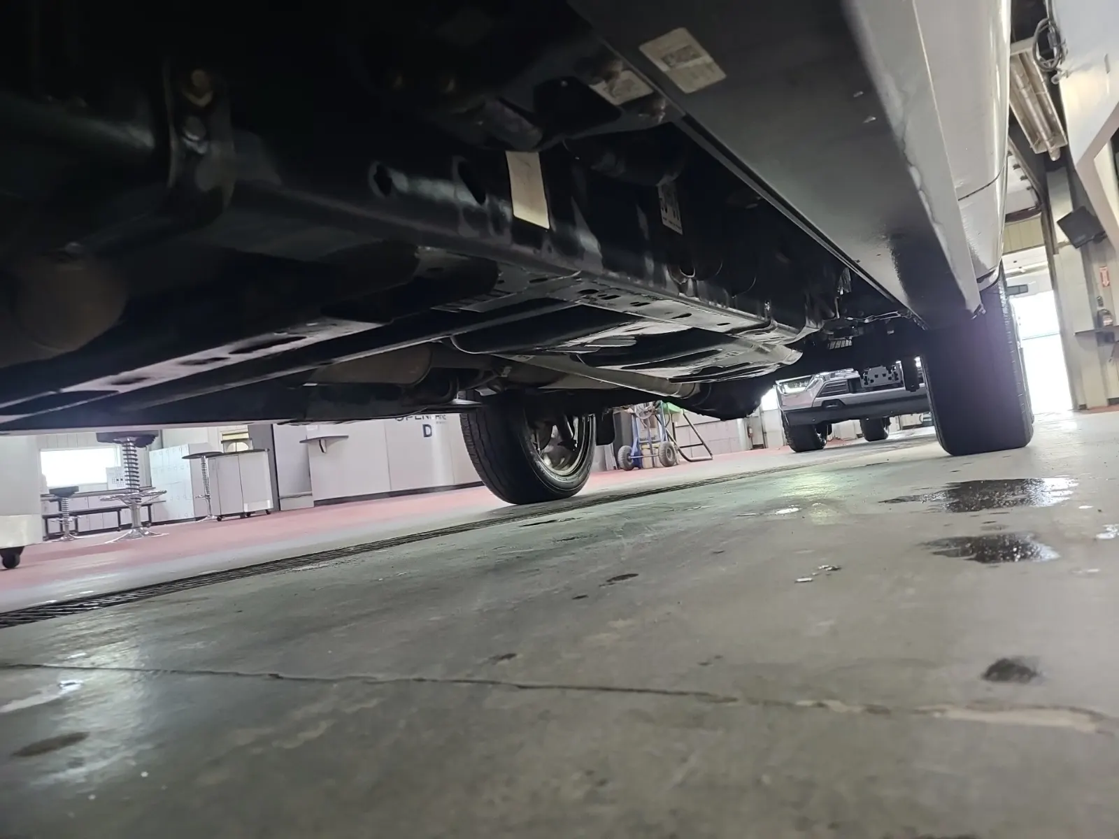 Undercarriage - Driver Photo