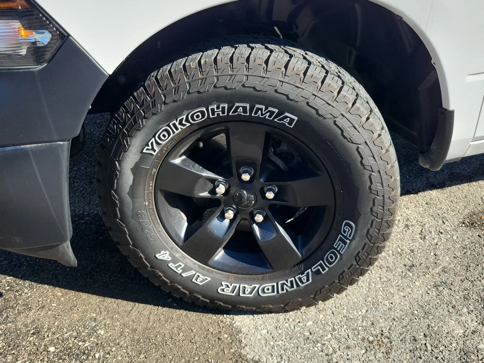 Front driver wheel/tire photo