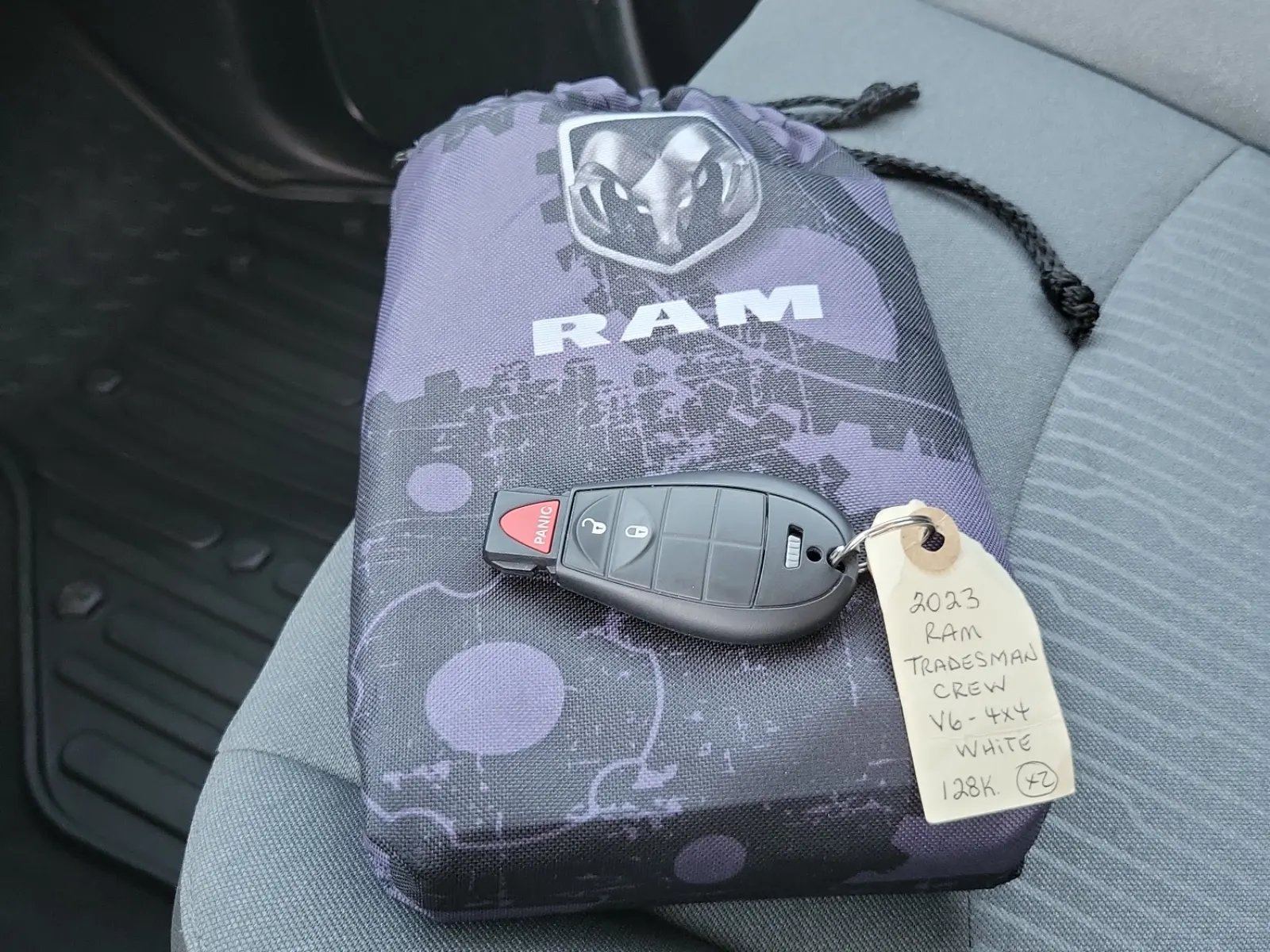 Keys/Fobs/Manual Photo