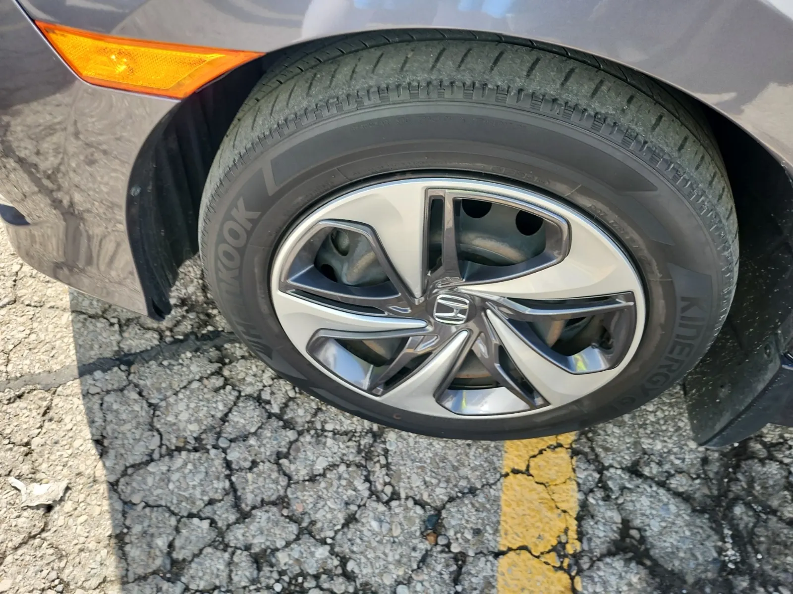 Front driver wheel/tire photo